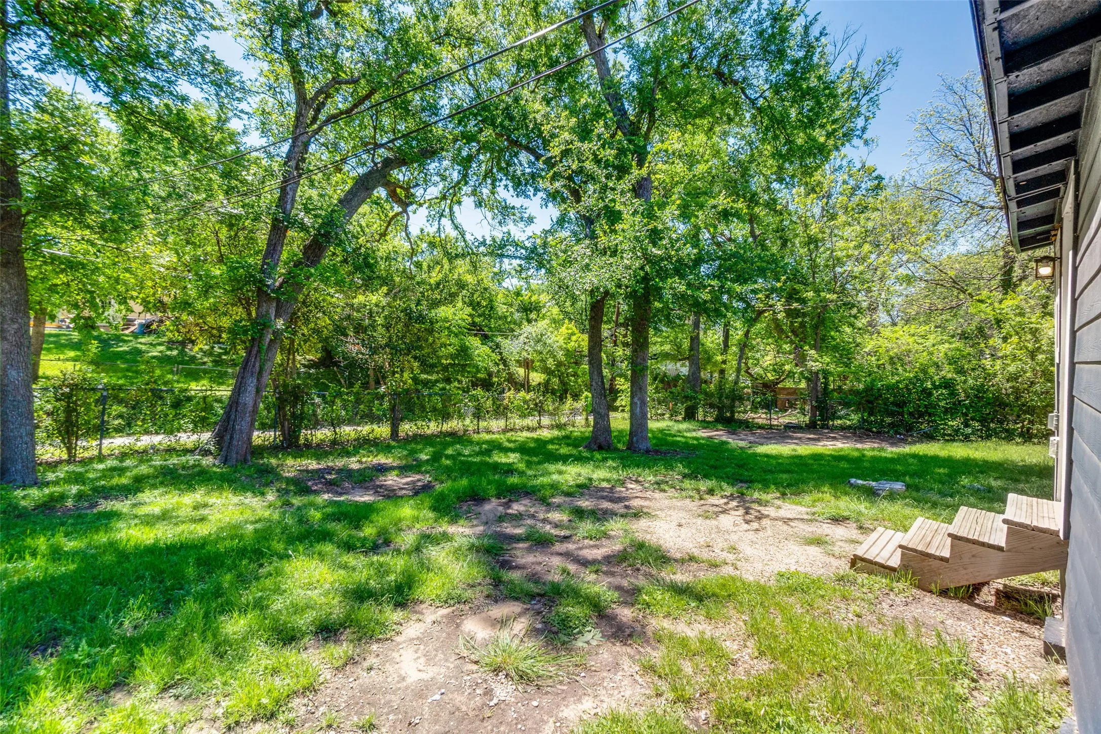 Single Family Residence For Sale in Dallas County , 6352 Latta Street, Dallas, Texas 75227, 4 Bedroom, 2 Bathroom, Garage spaces, 1,302 Sqft, built in 1954, Preowned, mls#21226894, Real Estate Agent in Dallas, Homes For Sale in Dallas county, Homes For Sale in Dallas, Realtor in Dallas Texas, Real Estate Brokerage Independent Realty Texas, Luminita Cordes Realtor