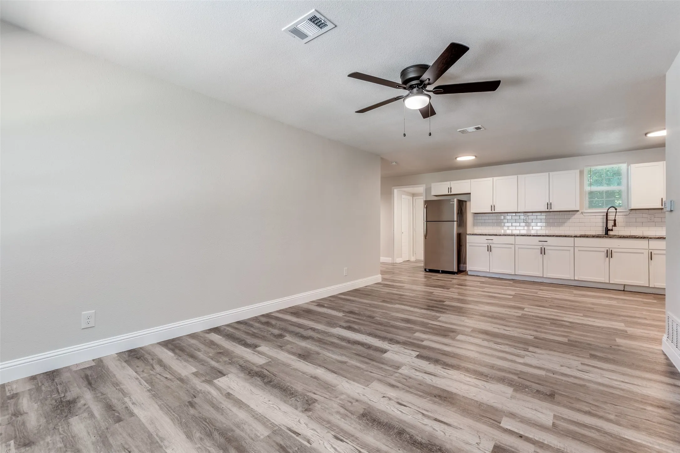 Single Family Residence For Sale in Dallas County , 6352 Latta Street, Dallas, Texas 75227, 4 Bedroom, 2 Bathroom, Garage spaces, 1,302 Sqft, built in 1954, Preowned, mls#21226894, Real Estate Agent in Dallas, Homes For Sale in Dallas county, Homes For Sale in Dallas, Realtor in Dallas Texas, Real Estate Brokerage Independent Realty Texas, Luminita Cordes Realtor
