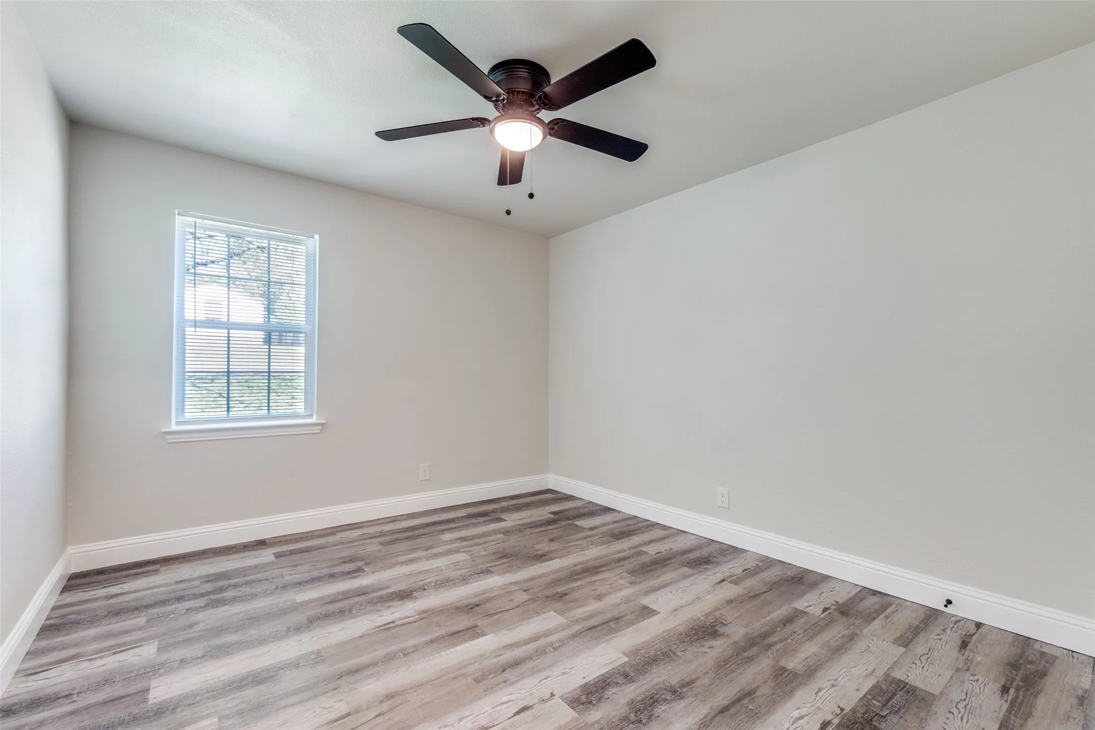 Single Family Residence For Sale in Dallas County , 6352 Latta Street, Dallas, Texas 75227, 4 Bedroom, 2 Bathroom, Garage spaces, 1,302 Sqft, built in 1954, Preowned, mls#21226894, Real Estate Agent in Dallas, Homes For Sale in Dallas county, Homes For Sale in Dallas, Realtor in Dallas Texas, Real Estate Brokerage Independent Realty Texas, Luminita Cordes Realtor