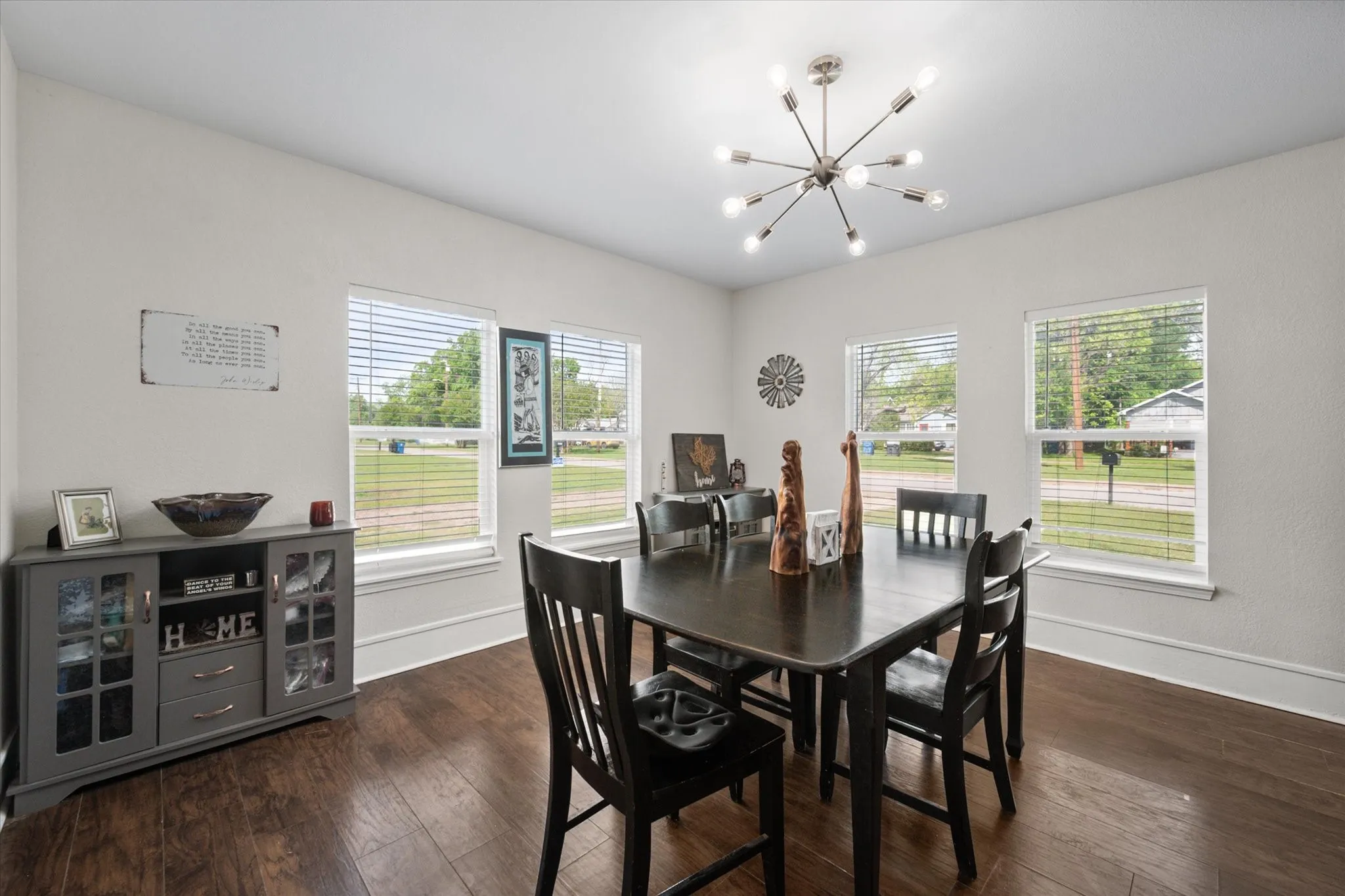 Single Family Residence For Sale in Navarro County , 2215 W Park Row Boulevard, Corsicana, Texas 75110, 4 Bedrooms, 2 Bathrooms, 1 Garage spaces, 2,136 Sqft, built in 1940, Price $240,000, mls#21232631, Real Estate Agent in Corsicana, Homes For Sale in Navarro county, Homes For Sale in Corsicana, Realtor in Corsicana Texas, Real Estate Brokerage Independent Realty Texas, Luminita Cordes Realtor