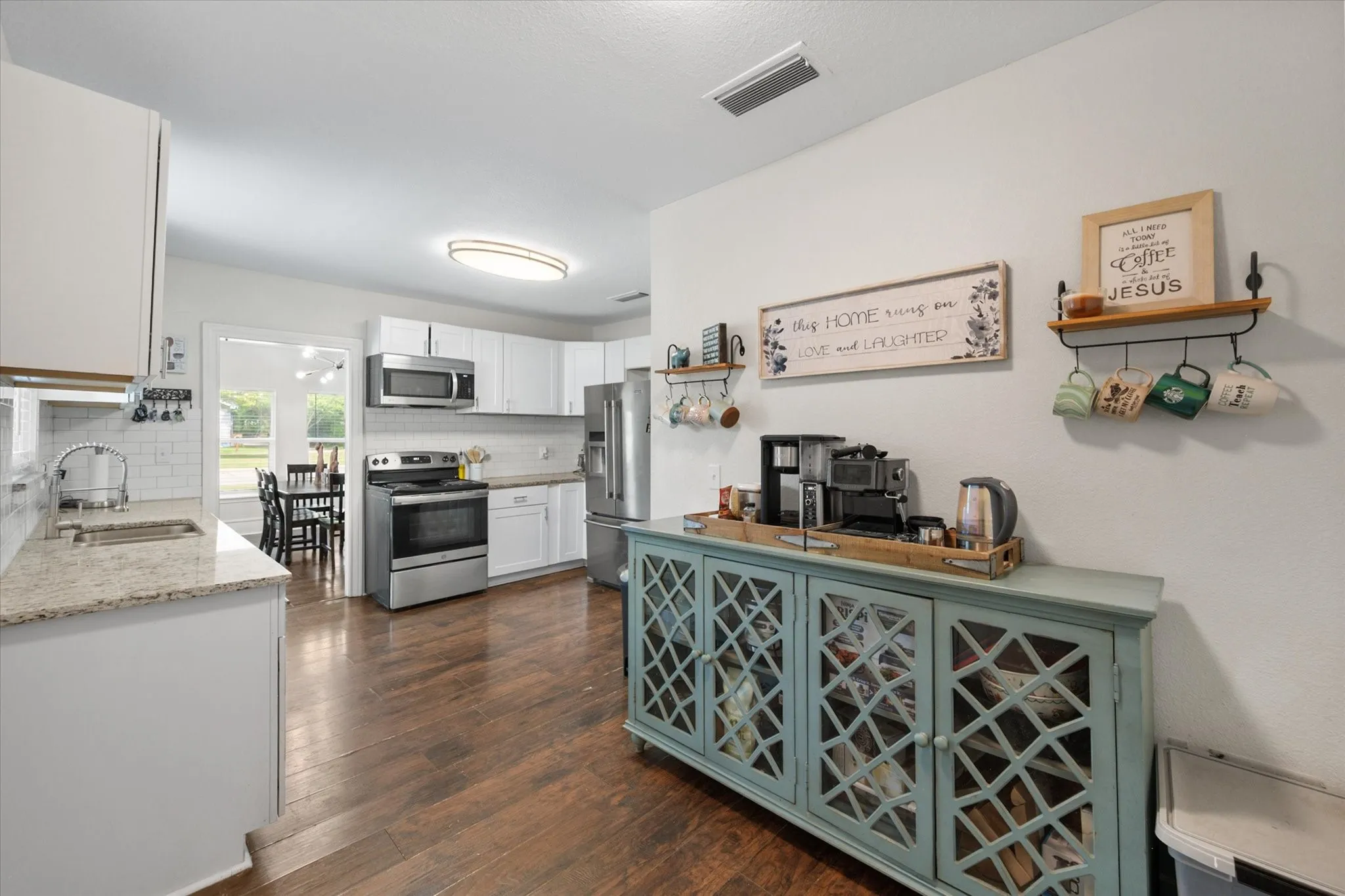 Single Family Residence For Sale in Navarro County , 2215 W Park Row Boulevard, Corsicana, Texas 75110, 4 Bedrooms, 2 Bathrooms, 1 Garage spaces, 2,136 Sqft, built in 1940, Price $240,000, mls#21232631, Real Estate Agent in Corsicana, Homes For Sale in Navarro county, Homes For Sale in Corsicana, Realtor in Corsicana Texas, Real Estate Brokerage Independent Realty Texas, Luminita Cordes Realtor