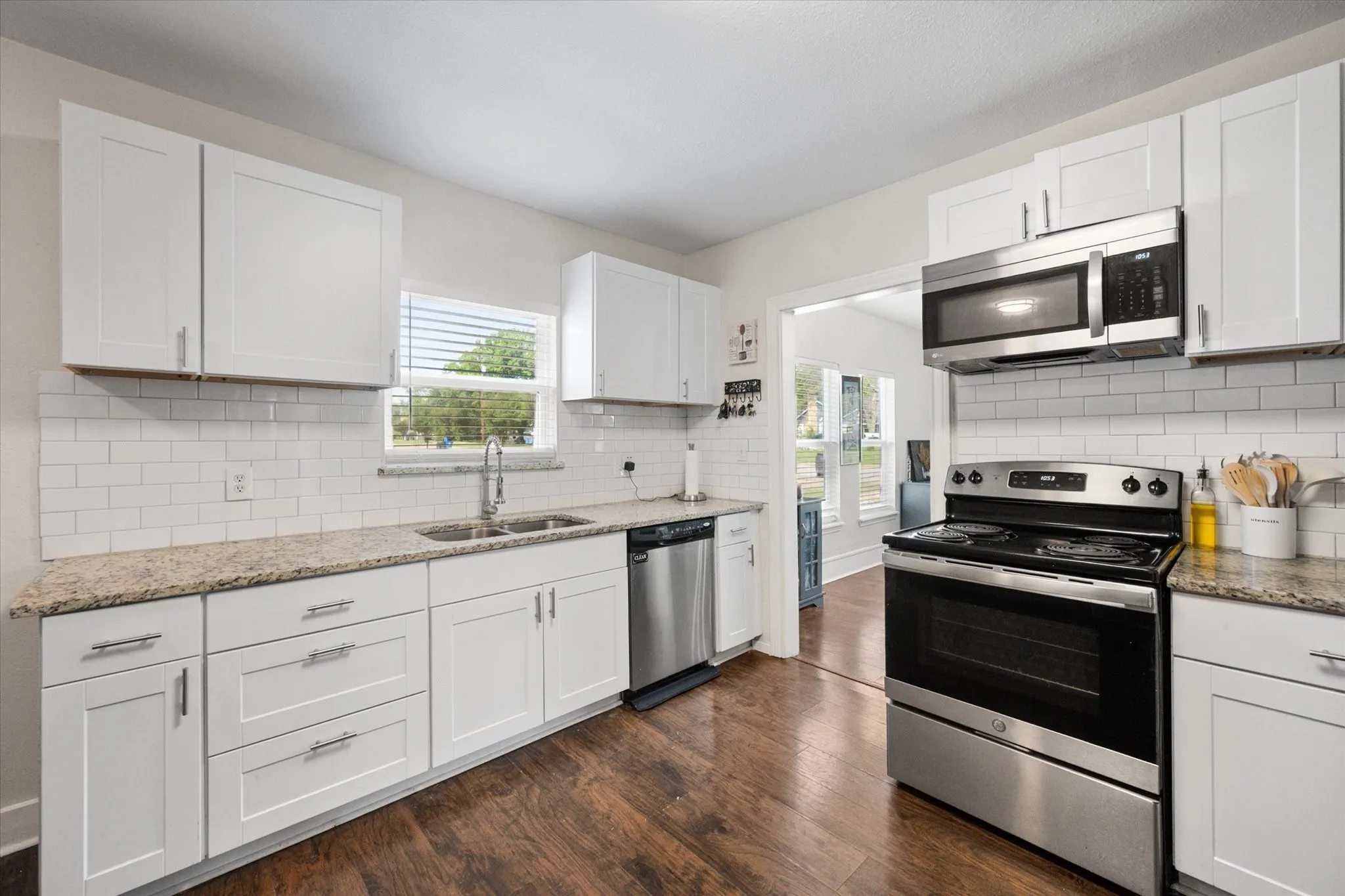 Single Family Residence For Sale in Navarro County , 2215 W Park Row Boulevard, Corsicana, Texas 75110, 4 Bedrooms, 2 Bathrooms, 1 Garage spaces, 2,136 Sqft, built in 1940, Price $240,000, mls#21232631, Real Estate Agent in Corsicana, Homes For Sale in Navarro county, Homes For Sale in Corsicana, Realtor in Corsicana Texas, Real Estate Brokerage Independent Realty Texas, Luminita Cordes Realtor