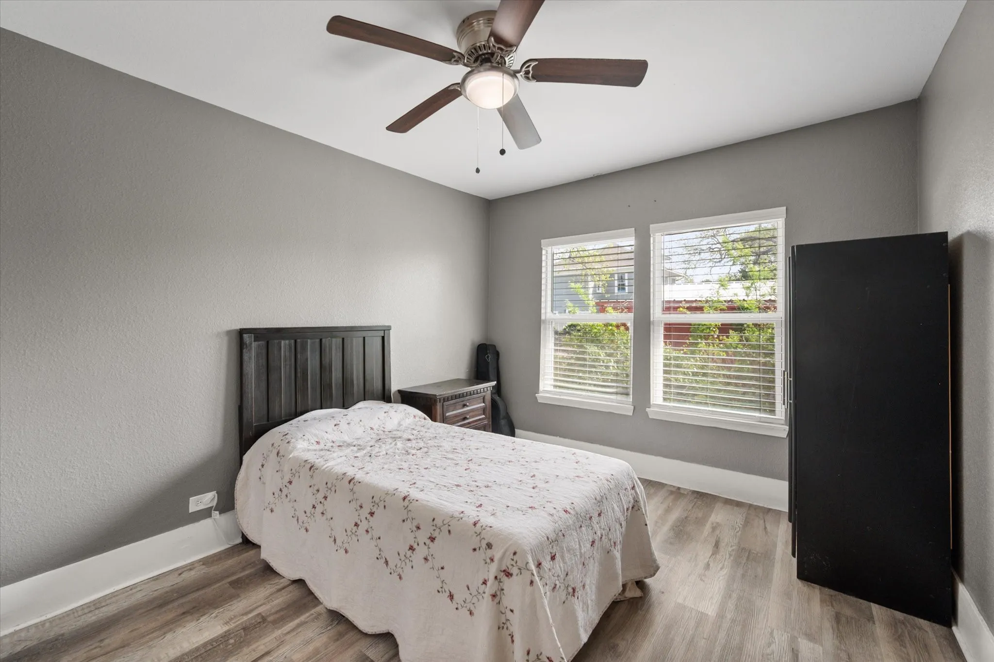 Single Family Residence For Sale in Navarro County , 2215 W Park Row Boulevard, Corsicana, Texas 75110, 4 Bedrooms, 2 Bathrooms, 1 Garage spaces, 2,136 Sqft, built in 1940, Price $240,000, mls#21232631, Real Estate Agent in Corsicana, Homes For Sale in Navarro county, Homes For Sale in Corsicana, Realtor in Corsicana Texas, Real Estate Brokerage Independent Realty Texas, Luminita Cordes Realtor