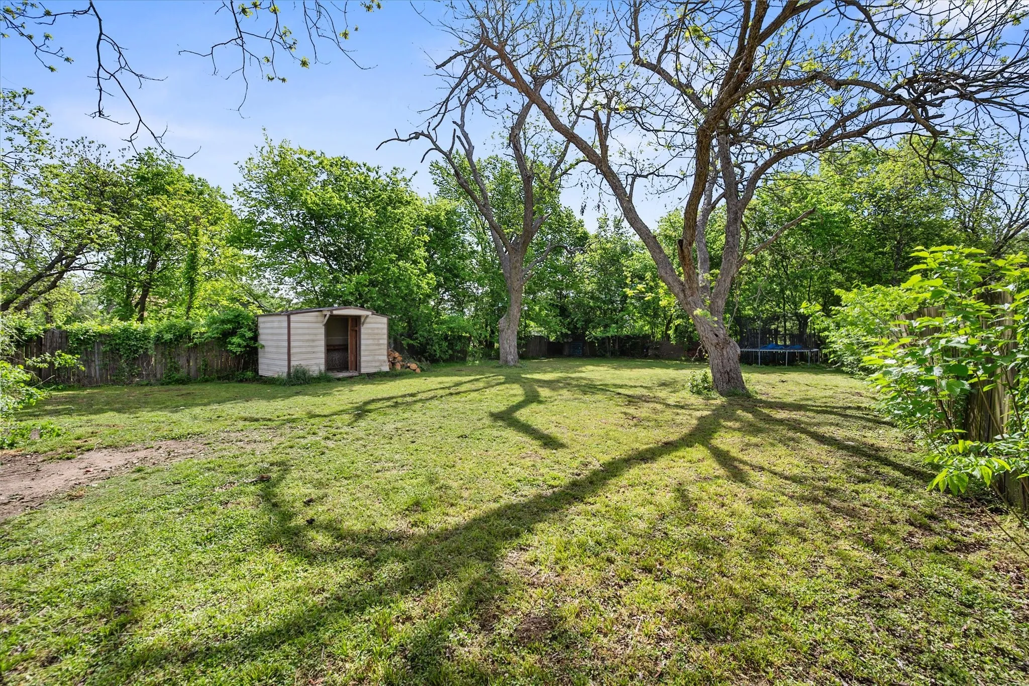 Single Family Residence For Sale in Navarro County , 2215 W Park Row Boulevard, Corsicana, Texas 75110, 4 Bedrooms, 2 Bathrooms, 1 Garage spaces, 2,136 Sqft, built in 1940, Price $240,000, mls#21232631, Real Estate Agent in Corsicana, Homes For Sale in Navarro county, Homes For Sale in Corsicana, Realtor in Corsicana Texas, Real Estate Brokerage Independent Realty Texas, Luminita Cordes Realtor