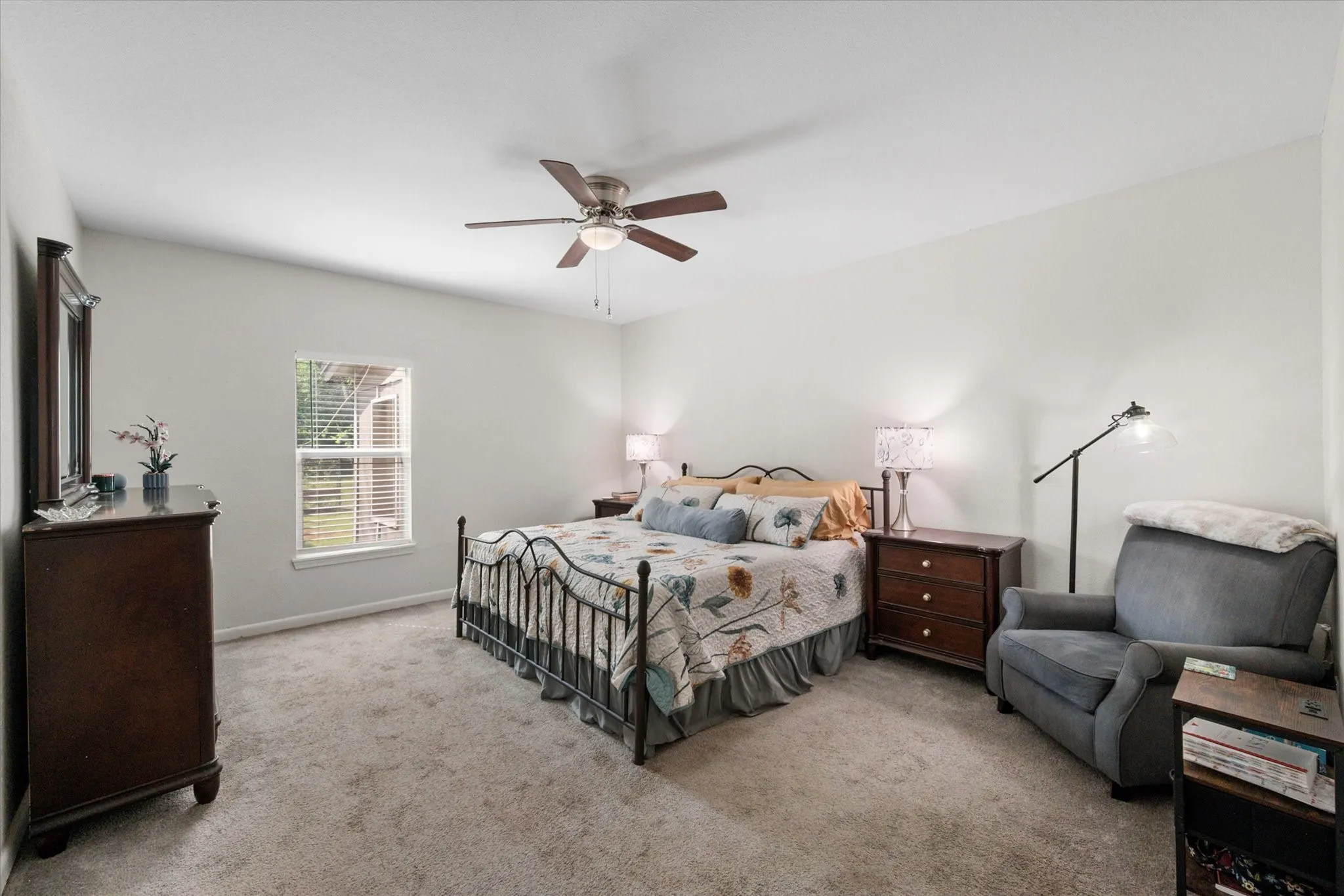 Single Family Residence For Sale in Navarro County , 2215 W Park Row Boulevard, Corsicana, Texas 75110, 4 Bedrooms, 2 Bathrooms, 1 Garage spaces, 2,136 Sqft, built in 1940, Price $240,000, mls#21232631, Real Estate Agent in Corsicana, Homes For Sale in Navarro county, Homes For Sale in Corsicana, Realtor in Corsicana Texas, Real Estate Brokerage Independent Realty Texas, Luminita Cordes Realtor