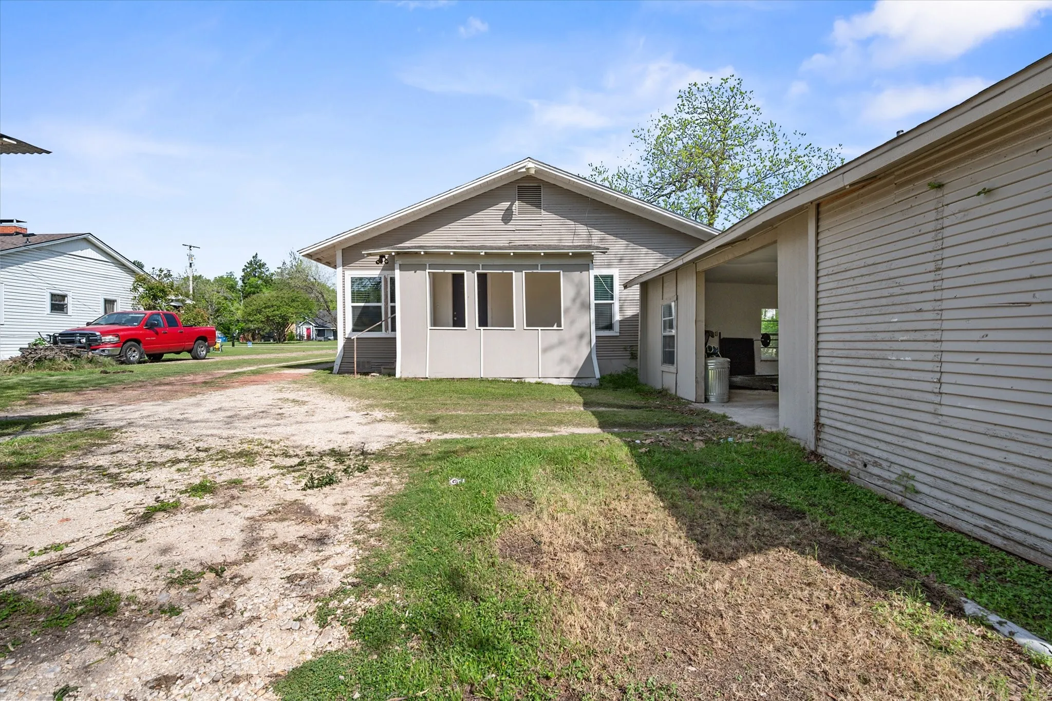 Single Family Residence For Sale in Navarro County , 2215 W Park Row Boulevard, Corsicana, Texas 75110, 4 Bedrooms, 2 Bathrooms, 1 Garage spaces, 2,136 Sqft, built in 1940, Price $240,000, mls#21232631, Real Estate Agent in Corsicana, Homes For Sale in Navarro county, Homes For Sale in Corsicana, Realtor in Corsicana Texas, Real Estate Brokerage Independent Realty Texas, Luminita Cordes Realtor