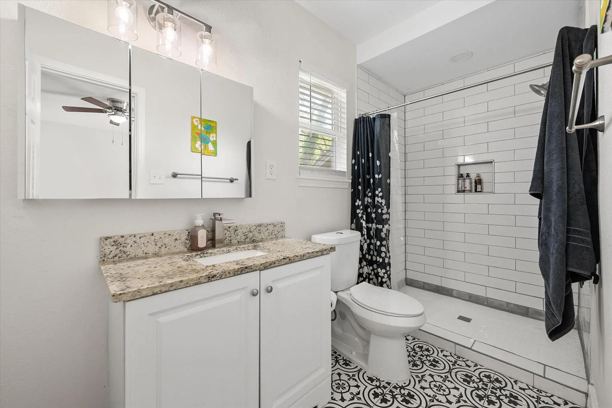 Single Family Residence For Sale in Navarro County , 2215 W Park Row Boulevard, Corsicana, Texas 75110, 4 Bedrooms, 2 Bathrooms, 1 Garage spaces, 2,136 Sqft, built in 1940, Price $240,000, mls#21232631, Real Estate Agent in Corsicana, Homes For Sale in Navarro county, Homes For Sale in Corsicana, Realtor in Corsicana Texas, Real Estate Brokerage Independent Realty Texas, Luminita Cordes Realtor