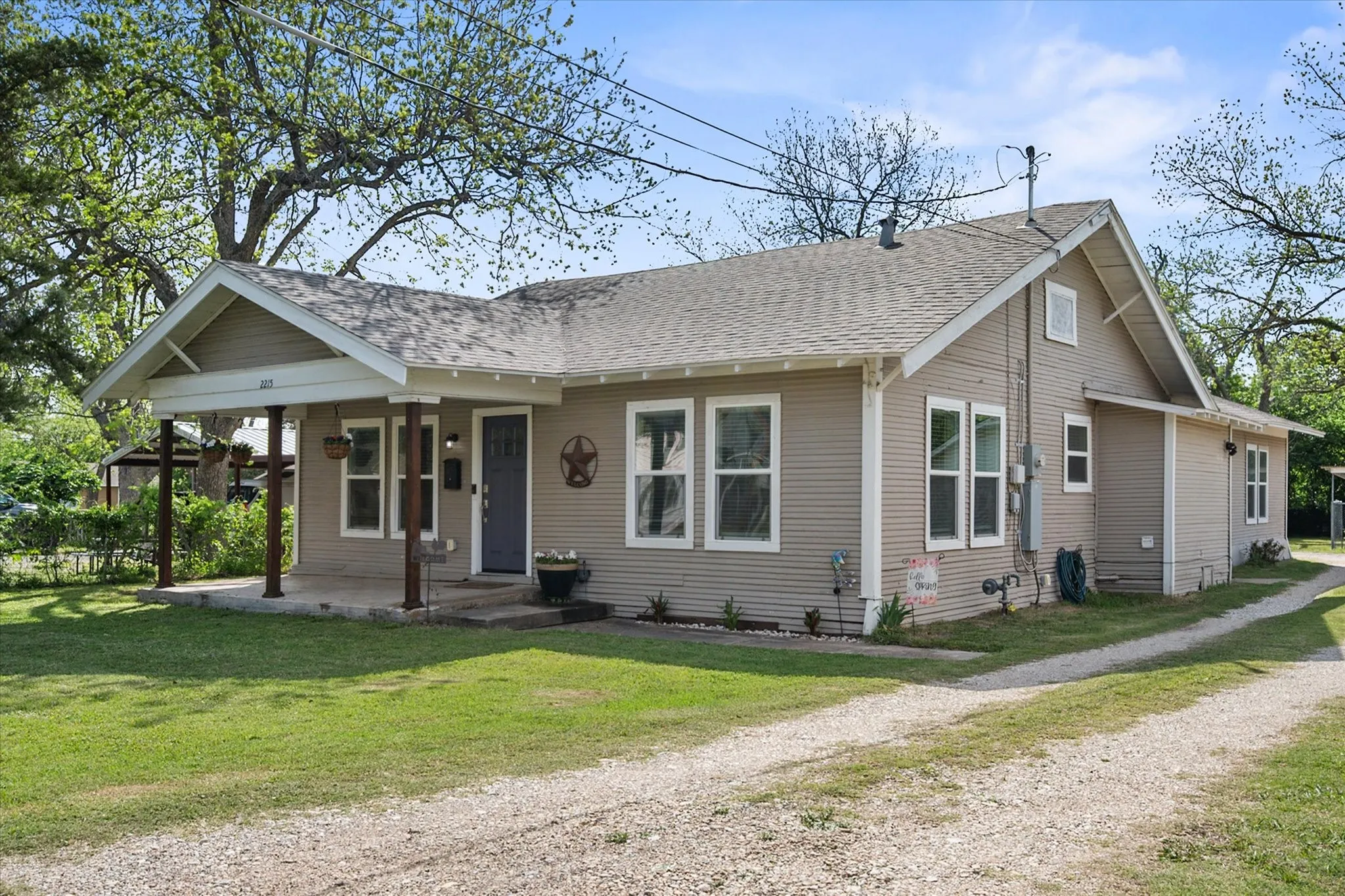 Single Family Residence For Sale in Navarro County , 2215 W Park Row Boulevard, Corsicana, Texas 75110, 4 Bedrooms, 2 Bathrooms, 1 Garage spaces, 2,136 Sqft, built in 1940, Price $240,000, mls#21232631, Real Estate Agent in Corsicana, Homes For Sale in Navarro county, Homes For Sale in Corsicana, Realtor in Corsicana Texas, Real Estate Brokerage Independent Realty Texas, Luminita Cordes Realtor