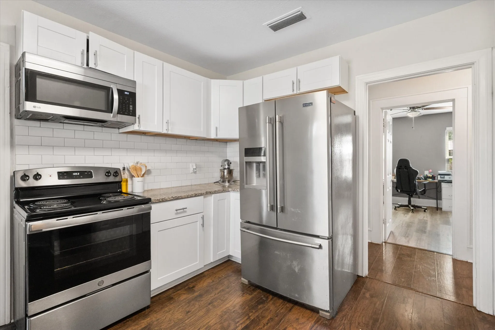 Single Family Residence For Sale in Navarro County , 2215 W Park Row Boulevard, Corsicana, Texas 75110, 4 Bedrooms, 2 Bathrooms, 1 Garage spaces, 2,136 Sqft, built in 1940, Price $240,000, mls#21232631, Real Estate Agent in Corsicana, Homes For Sale in Navarro county, Homes For Sale in Corsicana, Realtor in Corsicana Texas, Real Estate Brokerage Independent Realty Texas, Luminita Cordes Realtor