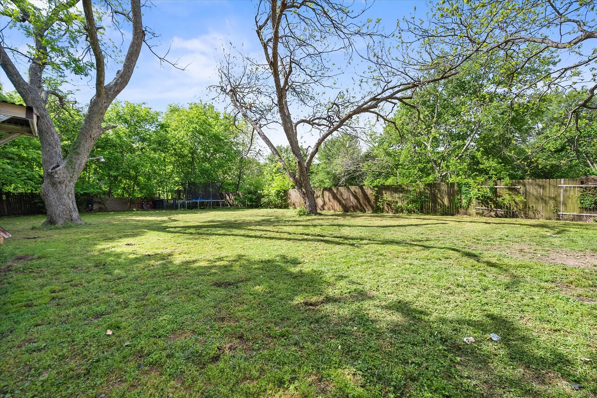 Single Family Residence For Sale in Navarro County , 2215 W Park Row Boulevard, Corsicana, Texas 75110, 4 Bedrooms, 2 Bathrooms, 1 Garage spaces, 2,136 Sqft, built in 1940, Price $240,000, mls#21232631, Real Estate Agent in Corsicana, Homes For Sale in Navarro county, Homes For Sale in Corsicana, Realtor in Corsicana Texas, Real Estate Brokerage Independent Realty Texas, Luminita Cordes Realtor