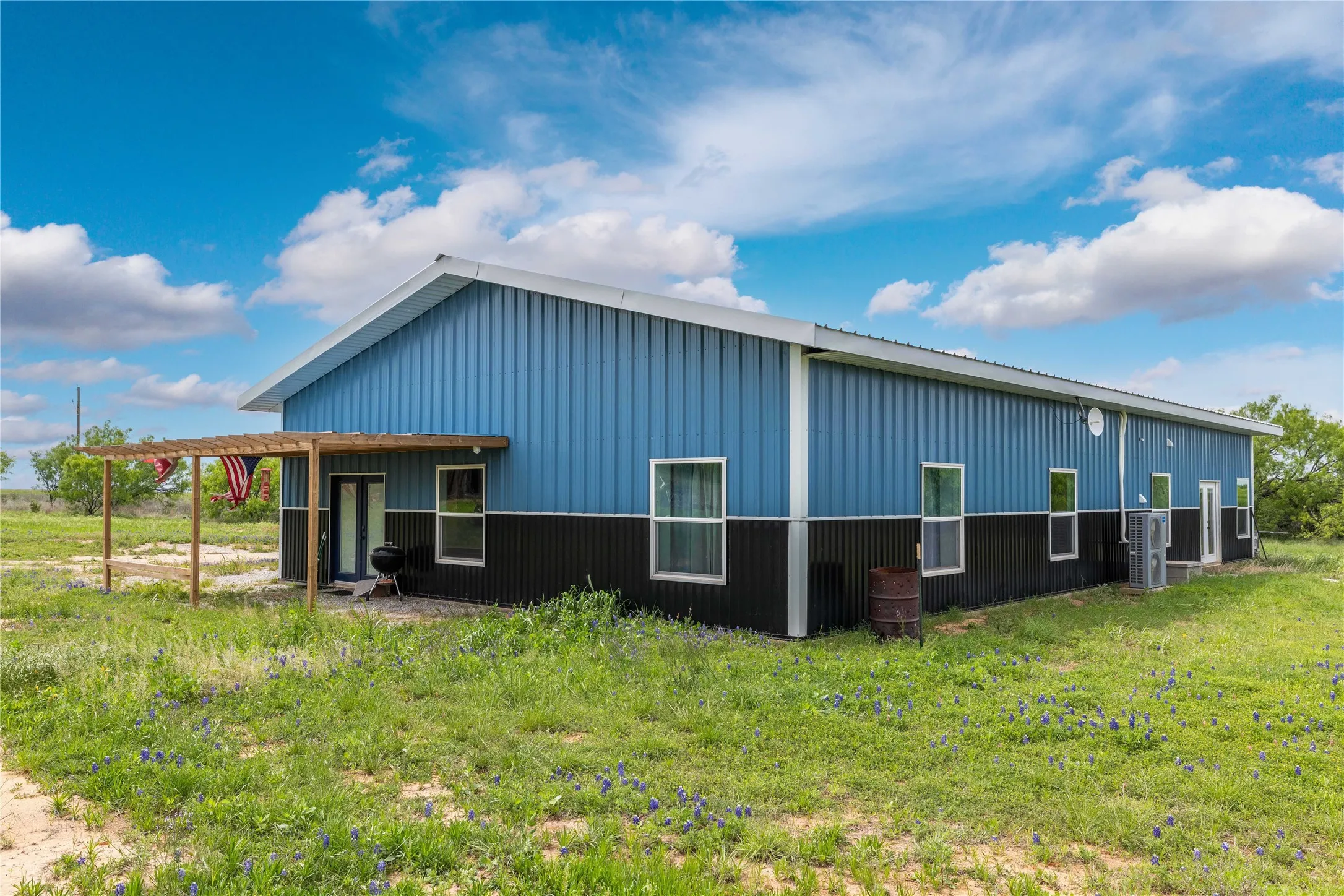Single Family Residence For Sale in Brown County , 10150 HWY 67, Bangs, Texas 76823, 2 Bedroom, 2 Bathroom, 2 Garage spaces, 2,000 Sqft, built in 2024, Preowned, mls#21232679, Real Estate Agent in Bangs, Homes For Sale in Brown county, Homes For Sale in Bangs, Realtor in Bangs Texas, Real Estate Brokerage Independent Realty Texas, Luminita Cordes Realtor