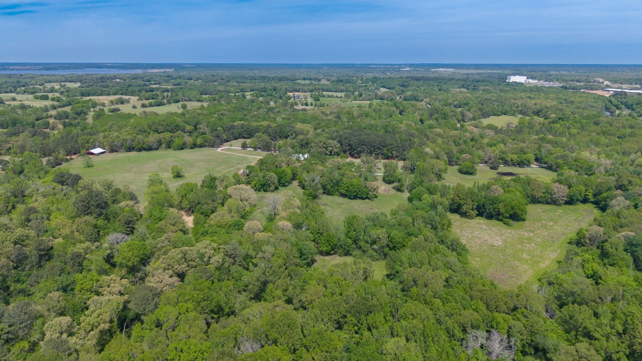 Farm For Sale in Camp County , 166 CR 2112, Pittsburg, Texas 75686, 5 Bedroom, 4 Bathroom, 2 Garage spaces, 4,123 Sqft, built in 1985, Preowned, mls#21232840, Real Estate Agent in Pittsburg, Homes For Sale in Camp county, Homes For Sale in Pittsburg, Realtor in Pittsburg Texas, Real Estate Brokerage Independent Realty Texas, Luminita Cordes Realtor