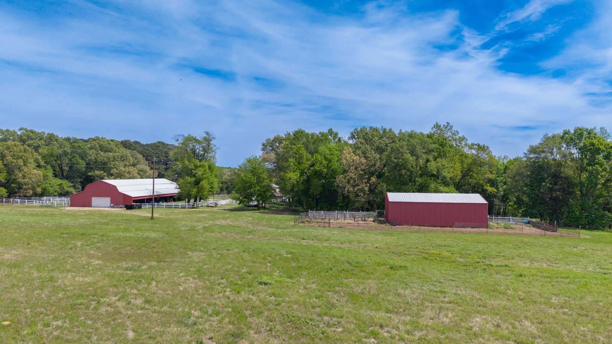 Farm For Sale in Camp County , 166 CR 2112, Pittsburg, Texas 75686, 5 Bedroom, 4 Bathroom, 2 Garage spaces, 4,123 Sqft, built in 1985, Preowned, mls#21232840, Real Estate Agent in Pittsburg, Homes For Sale in Camp county, Homes For Sale in Pittsburg, Realtor in Pittsburg Texas, Real Estate Brokerage Independent Realty Texas, Luminita Cordes Realtor