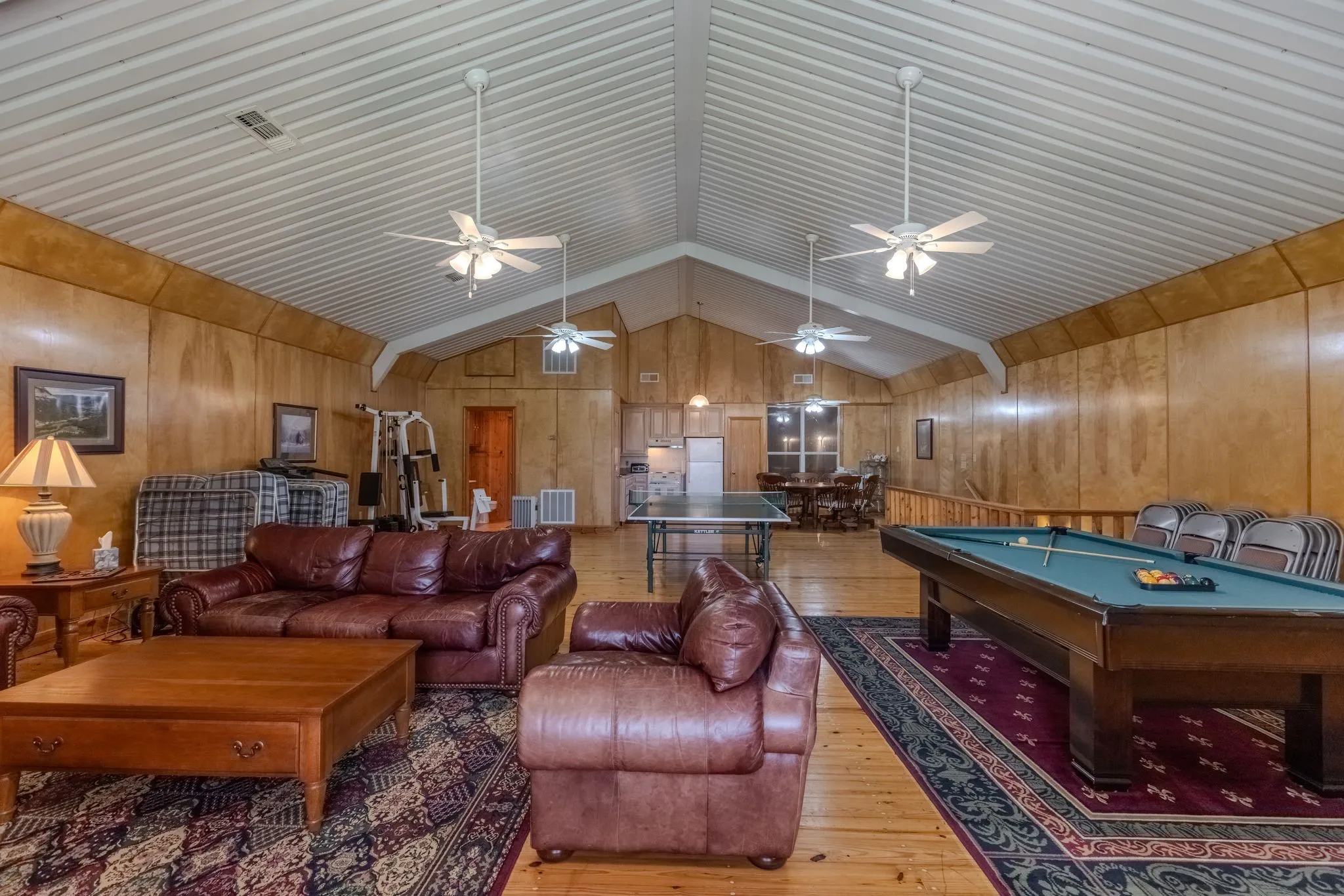 Farm For Sale in Camp County , 166 CR 2112, Pittsburg, Texas 75686, 5 Bedroom, 4 Bathroom, 2 Garage spaces, 4,123 Sqft, built in 1985, Preowned, mls#21232840, Real Estate Agent in Pittsburg, Homes For Sale in Camp county, Homes For Sale in Pittsburg, Realtor in Pittsburg Texas, Real Estate Brokerage Independent Realty Texas, Luminita Cordes Realtor