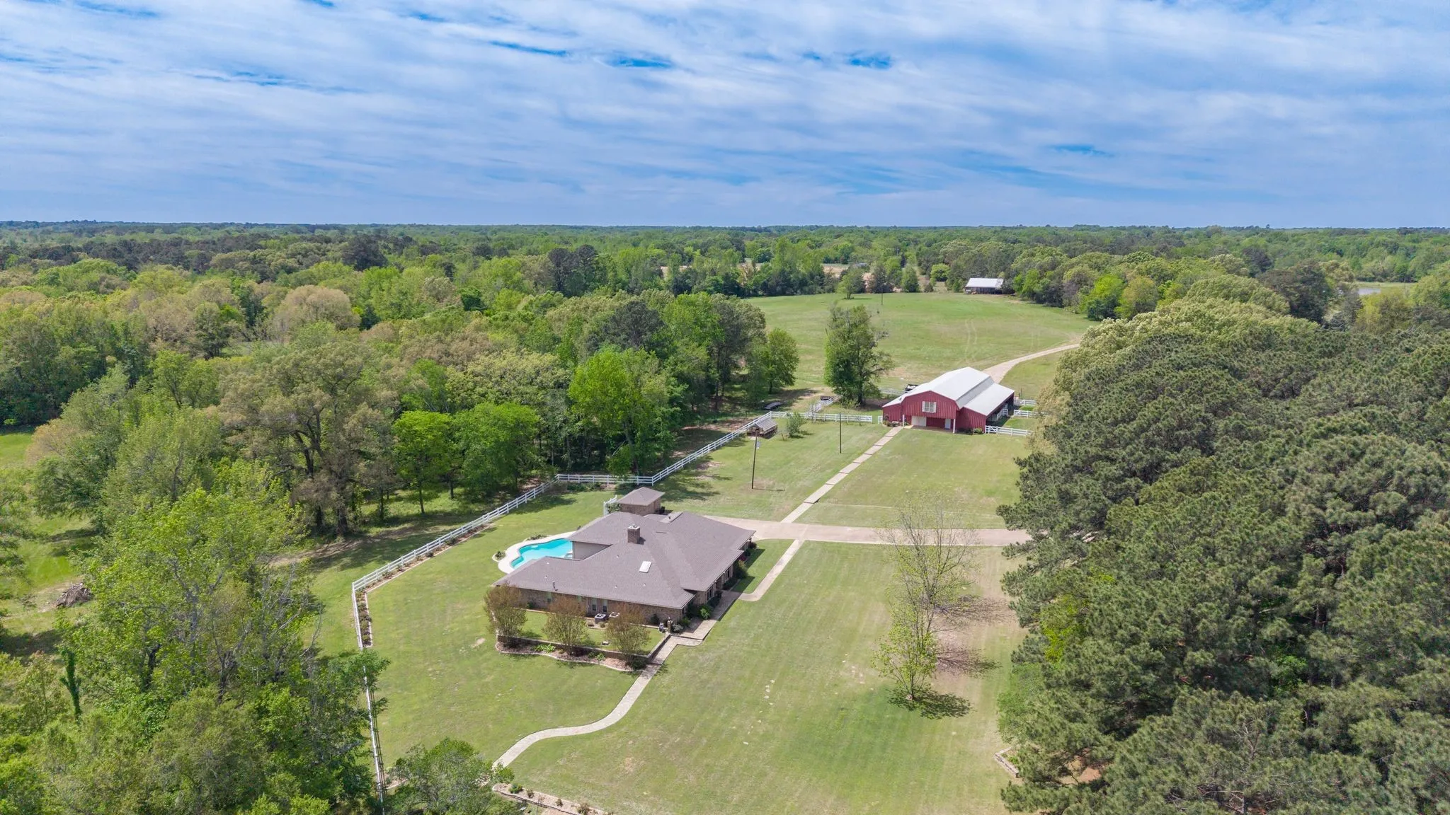 Farm For Sale in Camp County , 166 CR 2112, Pittsburg, Texas 75686, 5 Bedroom, 4 Bathroom, 2 Garage spaces, 4,123 Sqft, built in 1985, Preowned, mls#21232840, Real Estate Agent in Pittsburg, Homes For Sale in Camp county, Homes For Sale in Pittsburg, Realtor in Pittsburg Texas, Real Estate Brokerage Independent Realty Texas, Luminita Cordes Realtor