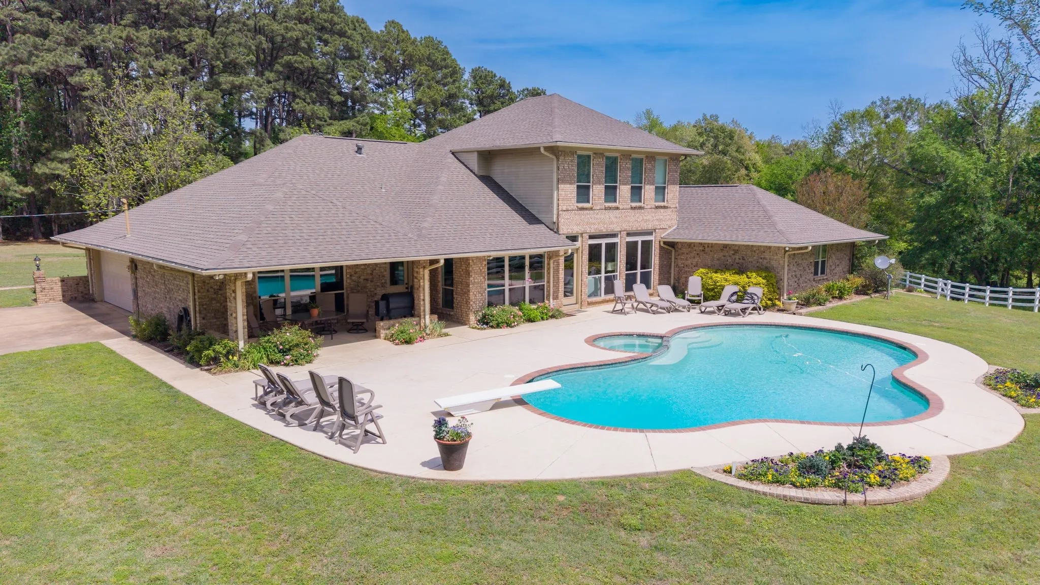 Farm For Sale in Camp County , 166 CR 2112, Pittsburg, Texas 75686, 5 Bedroom, 4 Bathroom, 2 Garage spaces, 4,123 Sqft, built in 1985, Preowned, mls#21232840, Real Estate Agent in Pittsburg, Homes For Sale in Camp county, Homes For Sale in Pittsburg, Realtor in Pittsburg Texas, Real Estate Brokerage Independent Realty Texas, Luminita Cordes Realtor