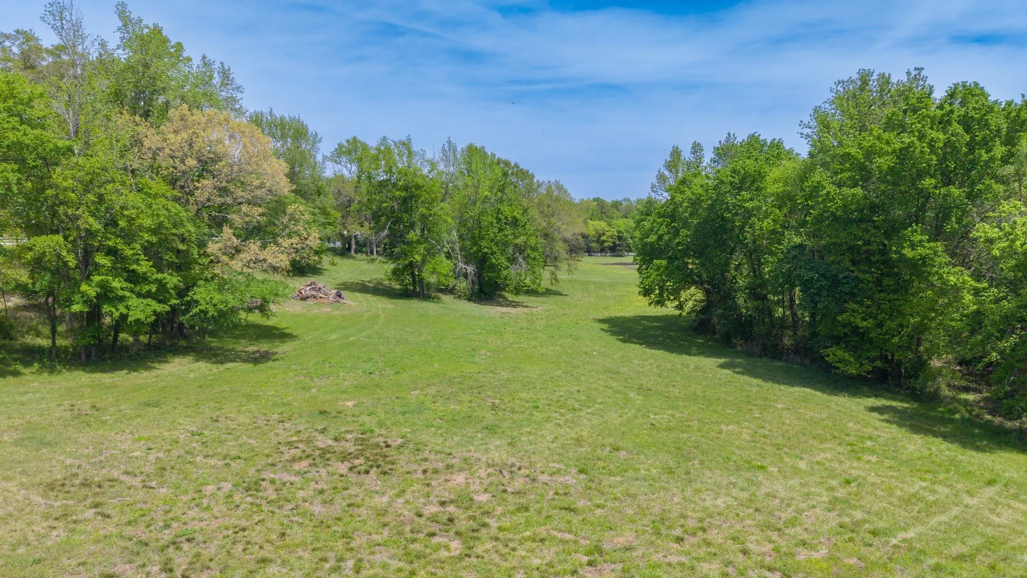 Farm For Sale in Camp County , 166 CR 2112, Pittsburg, Texas 75686, 5 Bedroom, 4 Bathroom, 2 Garage spaces, 4,123 Sqft, built in 1985, Preowned, mls#21232840, Real Estate Agent in Pittsburg, Homes For Sale in Camp county, Homes For Sale in Pittsburg, Realtor in Pittsburg Texas, Real Estate Brokerage Independent Realty Texas, Luminita Cordes Realtor