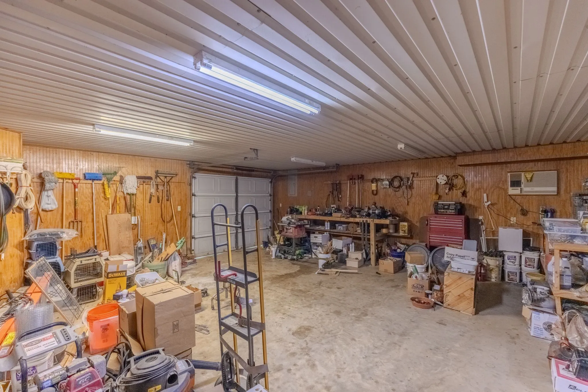 Farm For Sale in Camp County , 166 CR 2112, Pittsburg, Texas 75686, 5 Bedroom, 4 Bathroom, 2 Garage spaces, 4,123 Sqft, built in 1985, Preowned, mls#21232840, Real Estate Agent in Pittsburg, Homes For Sale in Camp county, Homes For Sale in Pittsburg, Realtor in Pittsburg Texas, Real Estate Brokerage Independent Realty Texas, Luminita Cordes Realtor