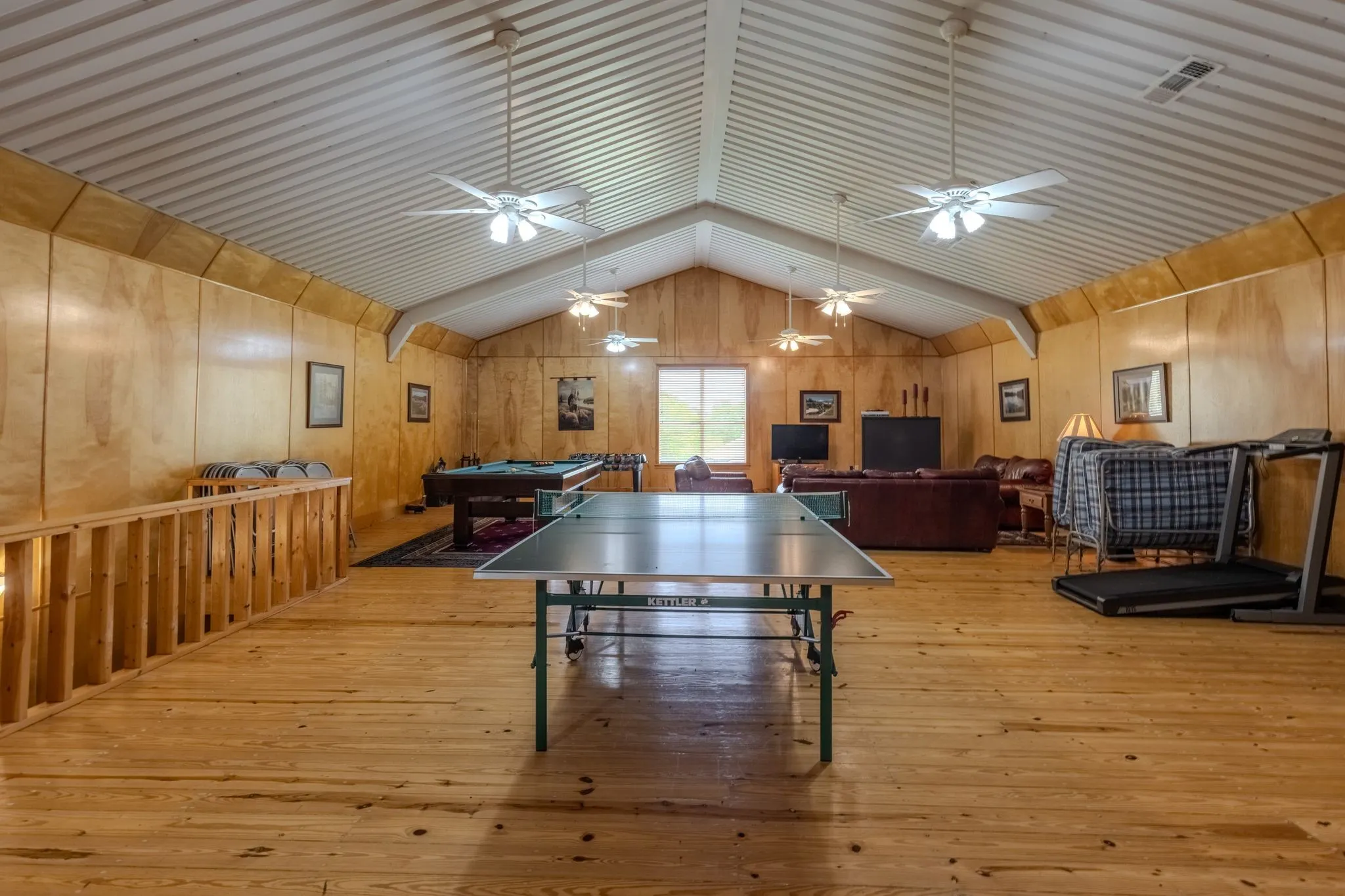 Farm For Sale in Camp County , 166 CR 2112, Pittsburg, Texas 75686, 5 Bedroom, 4 Bathroom, 2 Garage spaces, 4,123 Sqft, built in 1985, Preowned, mls#21232840, Real Estate Agent in Pittsburg, Homes For Sale in Camp county, Homes For Sale in Pittsburg, Realtor in Pittsburg Texas, Real Estate Brokerage Independent Realty Texas, Luminita Cordes Realtor