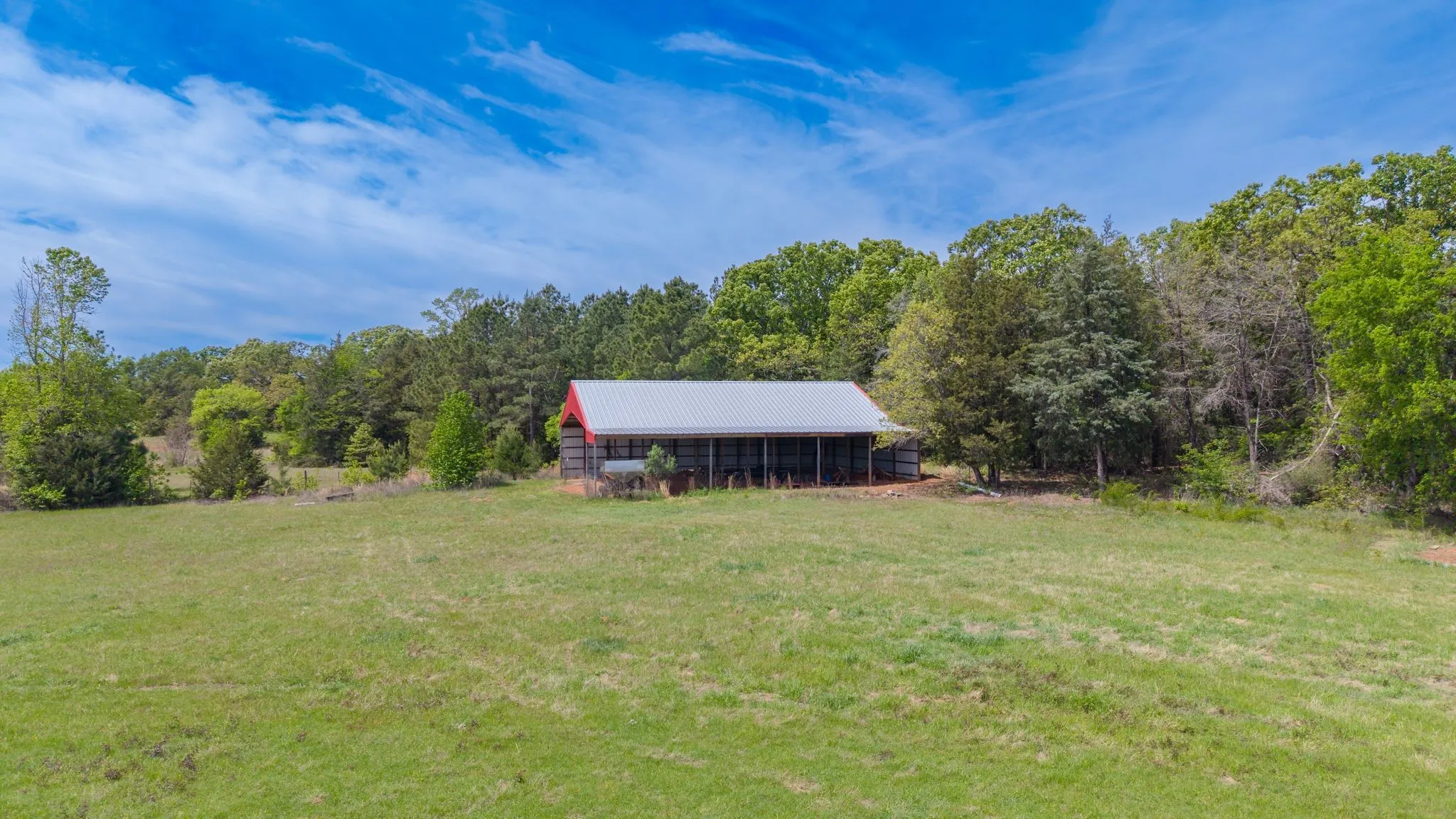 Farm For Sale in Camp County , 166 CR 2112, Pittsburg, Texas 75686, 5 Bedroom, 4 Bathroom, 2 Garage spaces, 4,123 Sqft, built in 1985, Preowned, mls#21232840, Real Estate Agent in Pittsburg, Homes For Sale in Camp county, Homes For Sale in Pittsburg, Realtor in Pittsburg Texas, Real Estate Brokerage Independent Realty Texas, Luminita Cordes Realtor