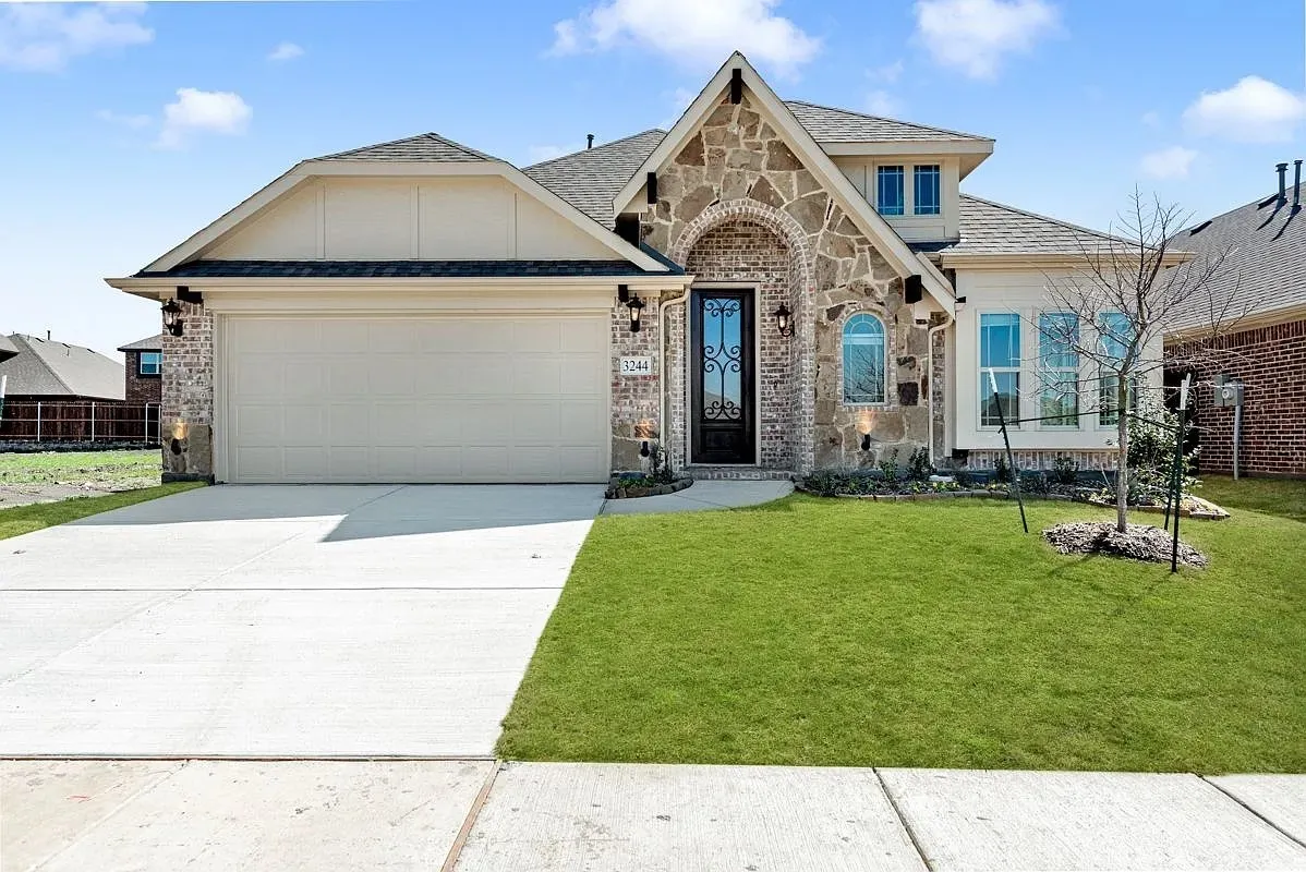Single Family Residence For Sale in Dallas County , 3244 Southampton Drive, Mesquite, Texas 75181, 4 Bedroom, 2 Bathroom, 2 Garage spaces, 2,056 Sqft, built in 2022, Preowned, mls#21232735, Real Estate Agent in Mesquite, Homes For Sale in Dallas county, Homes For Sale in Mesquite, Realtor in Mesquite Texas, Real Estate Brokerage Independent Realty Texas, Luminita Cordes Realtor