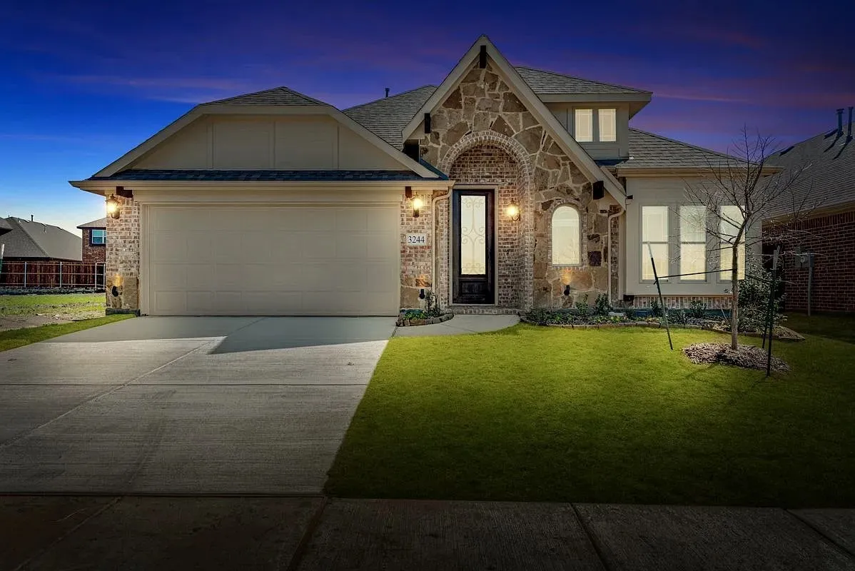 Single Family Residence For Sale in Dallas County , 3244 Southampton Drive, Mesquite, Texas 75181, 4 Bedroom, 2 Bathroom, 2 Garage spaces, 2,056 Sqft, built in 2022, Preowned, mls#21232735, Real Estate Agent in Mesquite, Homes For Sale in Dallas county, Homes For Sale in Mesquite, Realtor in Mesquite Texas, Real Estate Brokerage Independent Realty Texas, Luminita Cordes Realtor