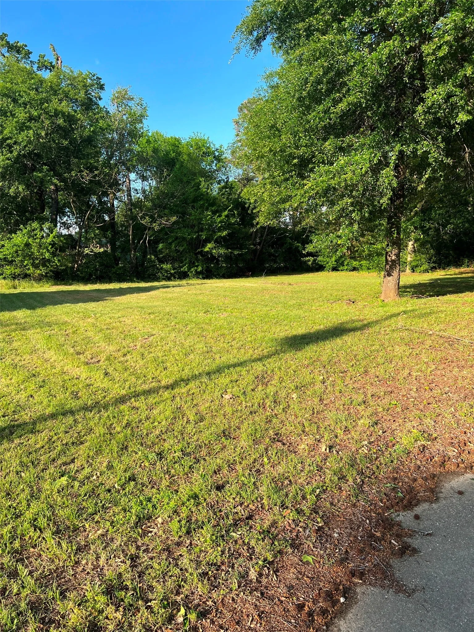 Single Family Residence For Sale in Henderson County , 22577 Lime Street, Frankston, Texas 75763, 3 Bedroom, 3 Bathroom, 3 Garage spaces, 2,417 Sqft, built in 1990, Preowned, mls#21232837, Real Estate Agent in Frankston, Homes For Sale in Henderson county, Homes For Sale in Frankston, Realtor in Frankston Texas, Real Estate Brokerage Independent Realty Texas, Luminita Cordes Realtor