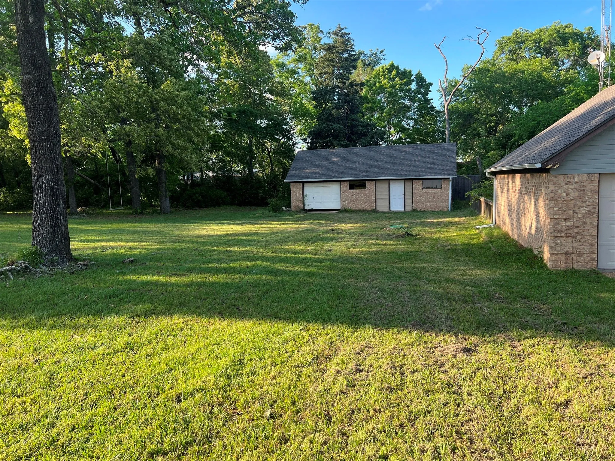 Single Family Residence For Sale in Henderson County , 22577 Lime Street, Frankston, Texas 75763, 3 Bedroom, 3 Bathroom, 3 Garage spaces, 2,417 Sqft, built in 1990, Preowned, mls#21232837, Real Estate Agent in Frankston, Homes For Sale in Henderson county, Homes For Sale in Frankston, Realtor in Frankston Texas, Real Estate Brokerage Independent Realty Texas, Luminita Cordes Realtor