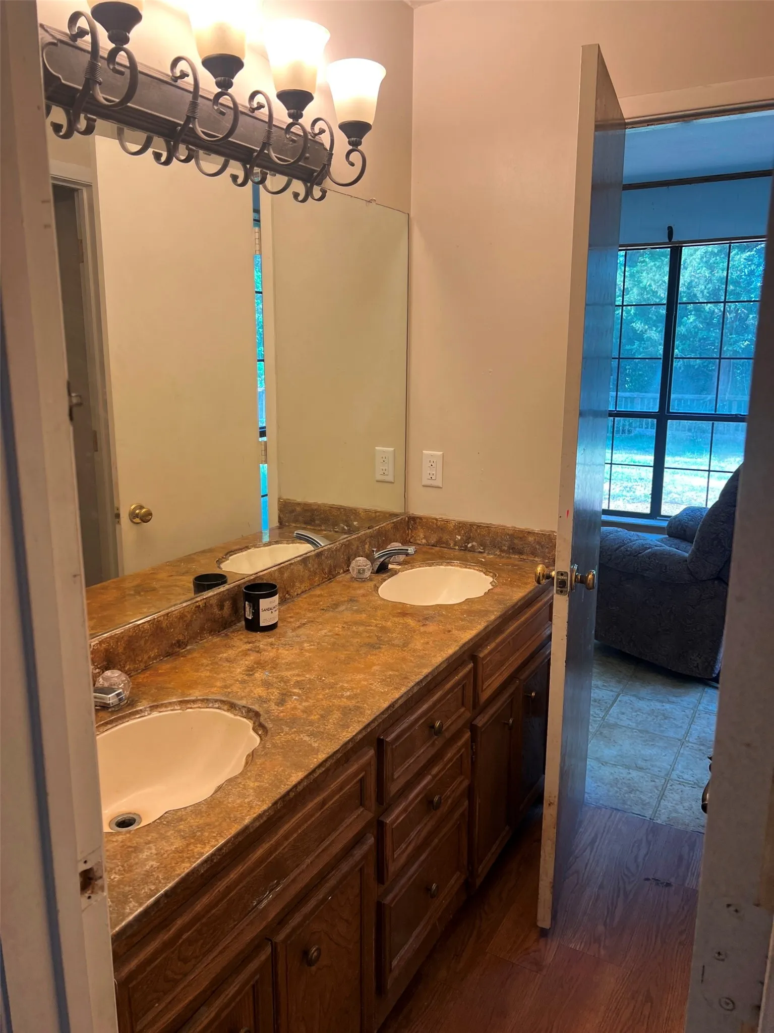 Single Family Residence For Sale in Henderson County , 22577 Lime Street, Frankston, Texas 75763, 3 Bedroom, 3 Bathroom, 3 Garage spaces, 2,417 Sqft, built in 1990, Preowned, mls#21232837, Real Estate Agent in Frankston, Homes For Sale in Henderson county, Homes For Sale in Frankston, Realtor in Frankston Texas, Real Estate Brokerage Independent Realty Texas, Luminita Cordes Realtor
