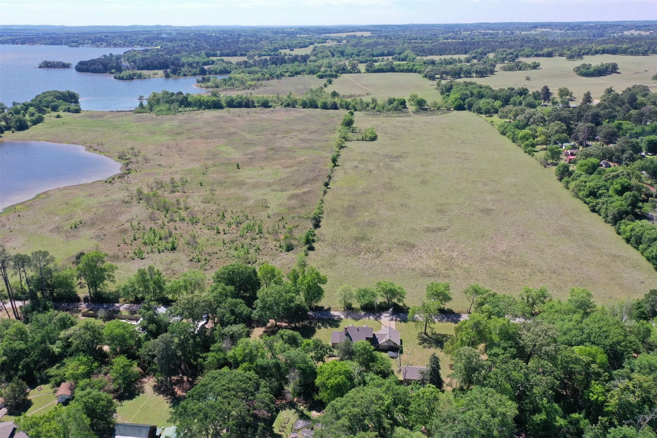 Single Family Residence For Sale in Henderson County , 22577 Lime Street, Frankston, Texas 75763, 3 Bedroom, 3 Bathroom, 3 Garage spaces, 2,417 Sqft, built in 1990, Preowned, mls#21232837, Real Estate Agent in Frankston, Homes For Sale in Henderson county, Homes For Sale in Frankston, Realtor in Frankston Texas, Real Estate Brokerage Independent Realty Texas, Luminita Cordes Realtor