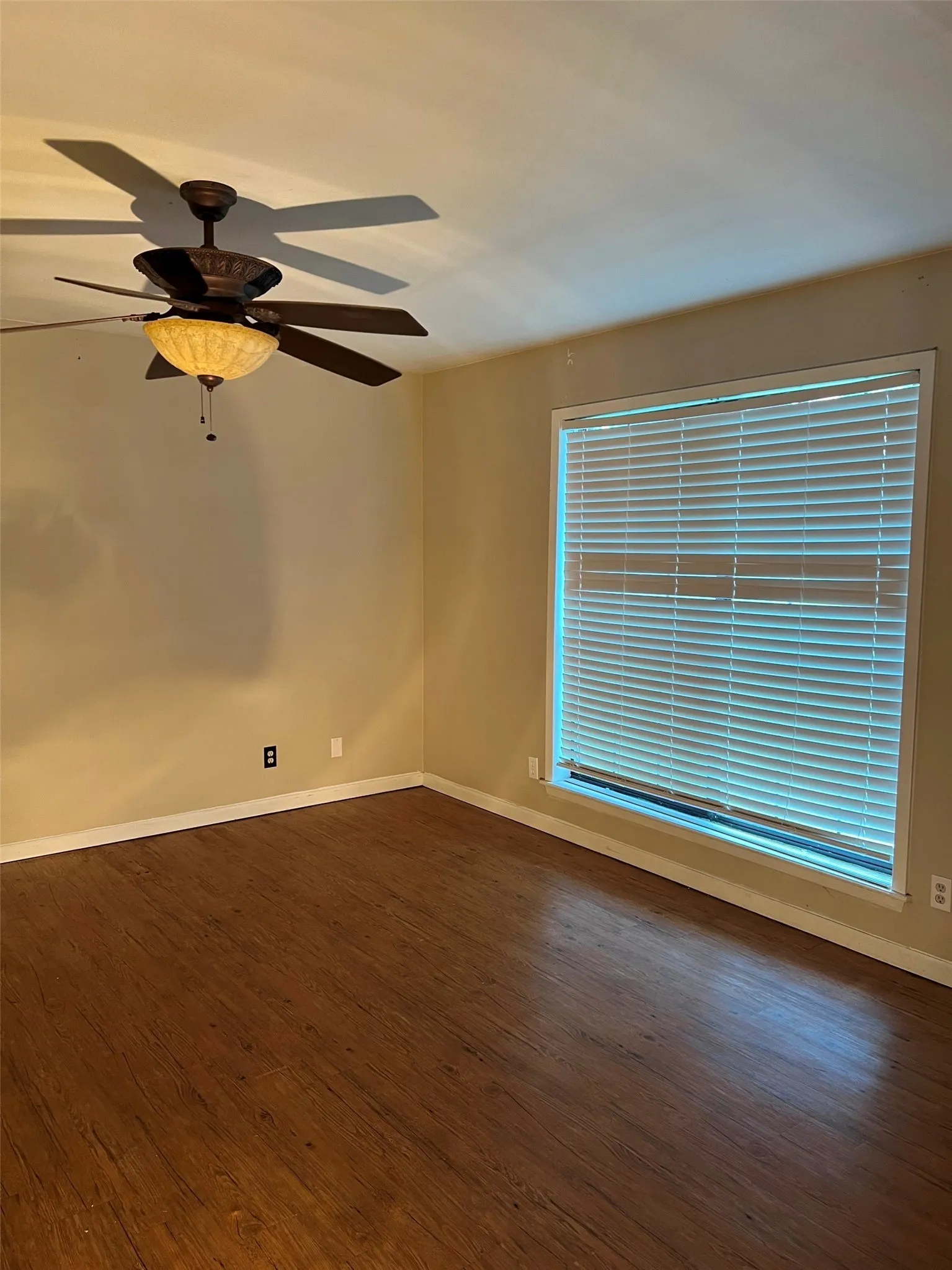 Single Family Residence For Sale in Henderson County , 22577 Lime Street, Frankston, Texas 75763, 3 Bedroom, 3 Bathroom, 3 Garage spaces, 2,417 Sqft, built in 1990, Preowned, mls#21232837, Real Estate Agent in Frankston, Homes For Sale in Henderson county, Homes For Sale in Frankston, Realtor in Frankston Texas, Real Estate Brokerage Independent Realty Texas, Luminita Cordes Realtor