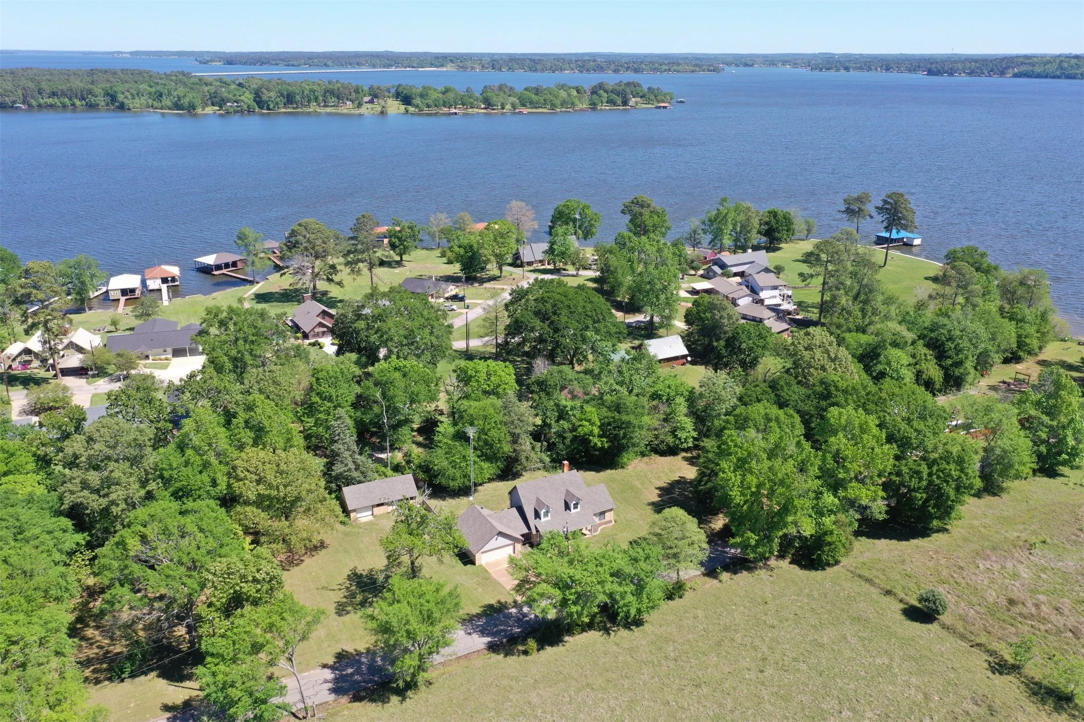Single Family Residence For Sale in Henderson County , 22577 Lime Street, Frankston, Texas 75763, 3 Bedroom, 3 Bathroom, 3 Garage spaces, 2,417 Sqft, built in 1990, Preowned, mls#21232837, Real Estate Agent in Frankston, Homes For Sale in Henderson county, Homes For Sale in Frankston, Realtor in Frankston Texas, Real Estate Brokerage Independent Realty Texas, Luminita Cordes Realtor
