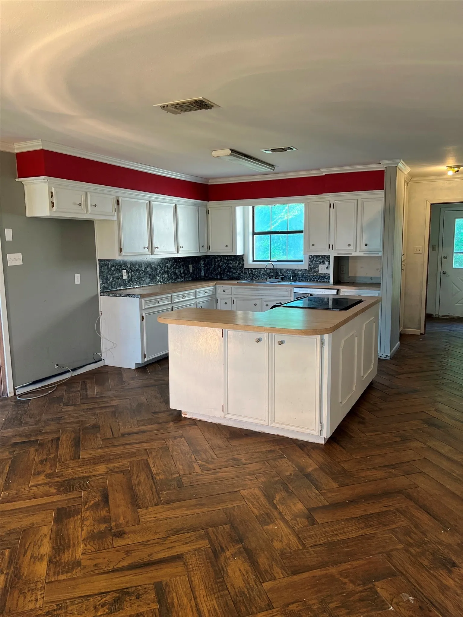 Single Family Residence For Sale in Henderson County , 22577 Lime Street, Frankston, Texas 75763, 3 Bedroom, 3 Bathroom, 3 Garage spaces, 2,417 Sqft, built in 1990, Preowned, mls#21232837, Real Estate Agent in Frankston, Homes For Sale in Henderson county, Homes For Sale in Frankston, Realtor in Frankston Texas, Real Estate Brokerage Independent Realty Texas, Luminita Cordes Realtor