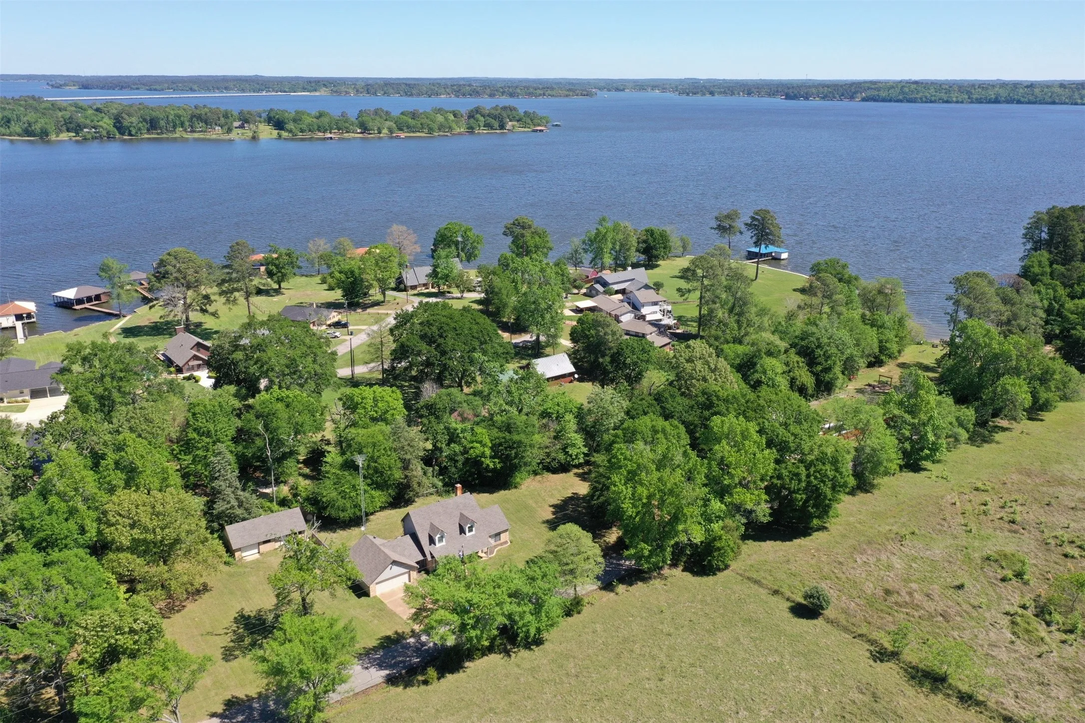 Single Family Residence For Sale in Henderson County , 22577 Lime Street, Frankston, Texas 75763, 3 Bedroom, 3 Bathroom, 3 Garage spaces, 2,417 Sqft, built in 1990, Preowned, mls#21232837, Real Estate Agent in Frankston, Homes For Sale in Henderson county, Homes For Sale in Frankston, Realtor in Frankston Texas, Real Estate Brokerage Independent Realty Texas, Luminita Cordes Realtor
