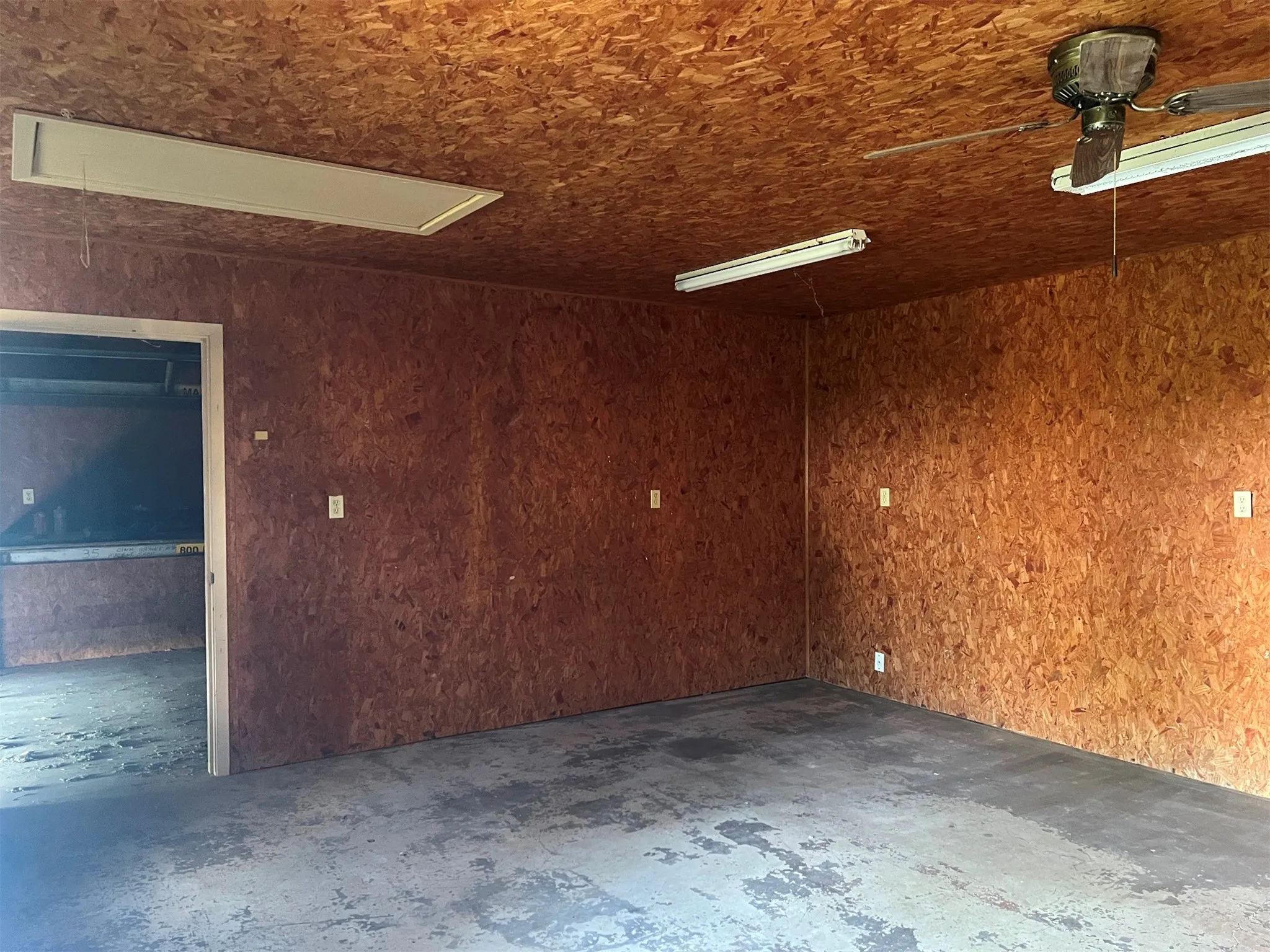 Single Family Residence For Sale in Henderson County , 22577 Lime Street, Frankston, Texas 75763, 3 Bedroom, 3 Bathroom, 3 Garage spaces, 2,417 Sqft, built in 1990, Preowned, mls#21232837, Real Estate Agent in Frankston, Homes For Sale in Henderson county, Homes For Sale in Frankston, Realtor in Frankston Texas, Real Estate Brokerage Independent Realty Texas, Luminita Cordes Realtor