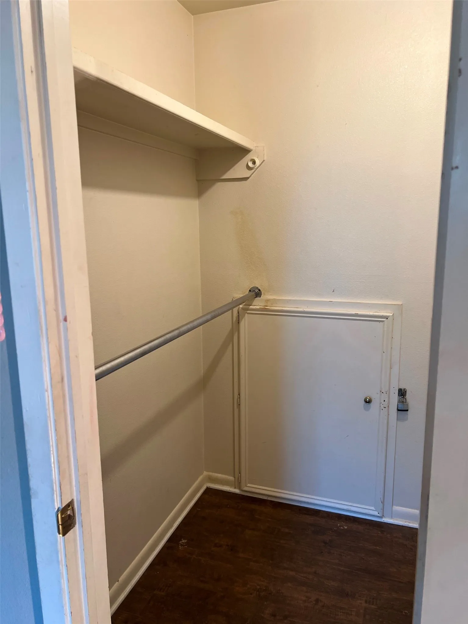 Single Family Residence For Sale in Henderson County , 22577 Lime Street, Frankston, Texas 75763, 3 Bedroom, 3 Bathroom, 3 Garage spaces, 2,417 Sqft, built in 1990, Preowned, mls#21232837, Real Estate Agent in Frankston, Homes For Sale in Henderson county, Homes For Sale in Frankston, Realtor in Frankston Texas, Real Estate Brokerage Independent Realty Texas, Luminita Cordes Realtor