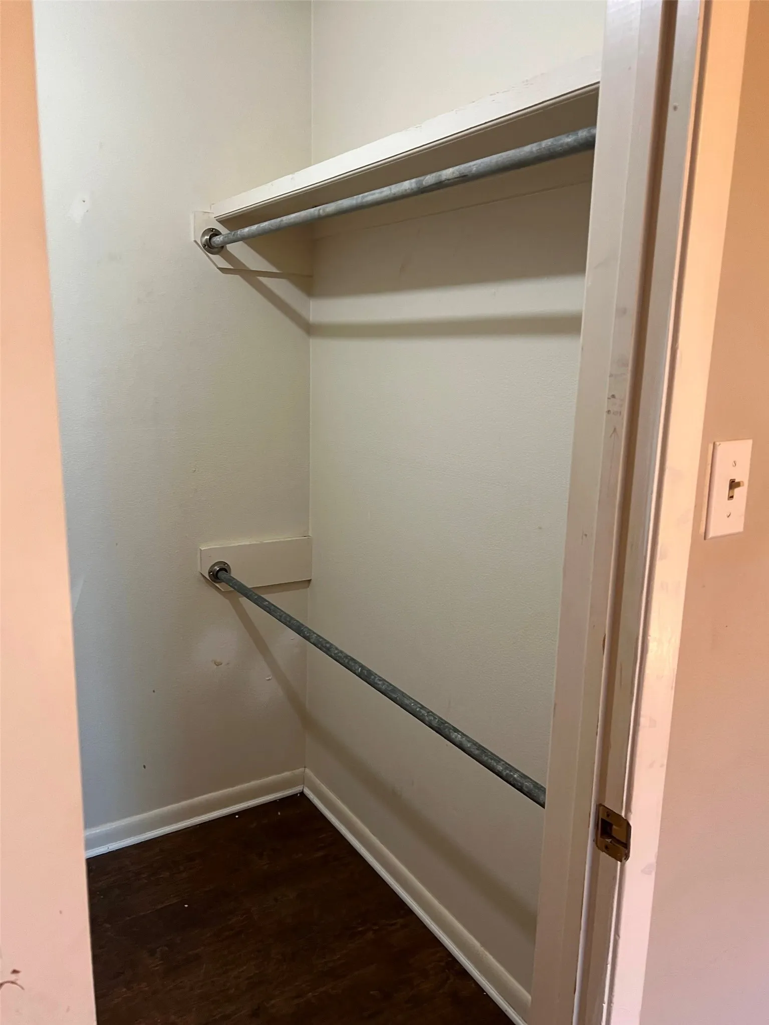 Single Family Residence For Sale in Henderson County , 22577 Lime Street, Frankston, Texas 75763, 3 Bedroom, 3 Bathroom, 3 Garage spaces, 2,417 Sqft, built in 1990, Preowned, mls#21232837, Real Estate Agent in Frankston, Homes For Sale in Henderson county, Homes For Sale in Frankston, Realtor in Frankston Texas, Real Estate Brokerage Independent Realty Texas, Luminita Cordes Realtor