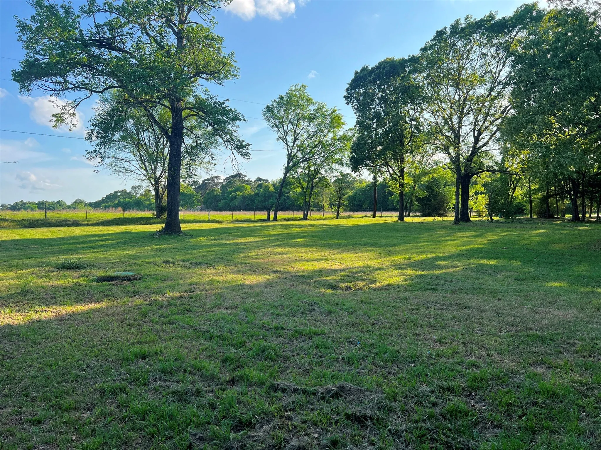 Single Family Residence For Sale in Henderson County , 22577 Lime Street, Frankston, Texas 75763, 3 Bedroom, 3 Bathroom, 3 Garage spaces, 2,417 Sqft, built in 1990, Preowned, mls#21232837, Real Estate Agent in Frankston, Homes For Sale in Henderson county, Homes For Sale in Frankston, Realtor in Frankston Texas, Real Estate Brokerage Independent Realty Texas, Luminita Cordes Realtor