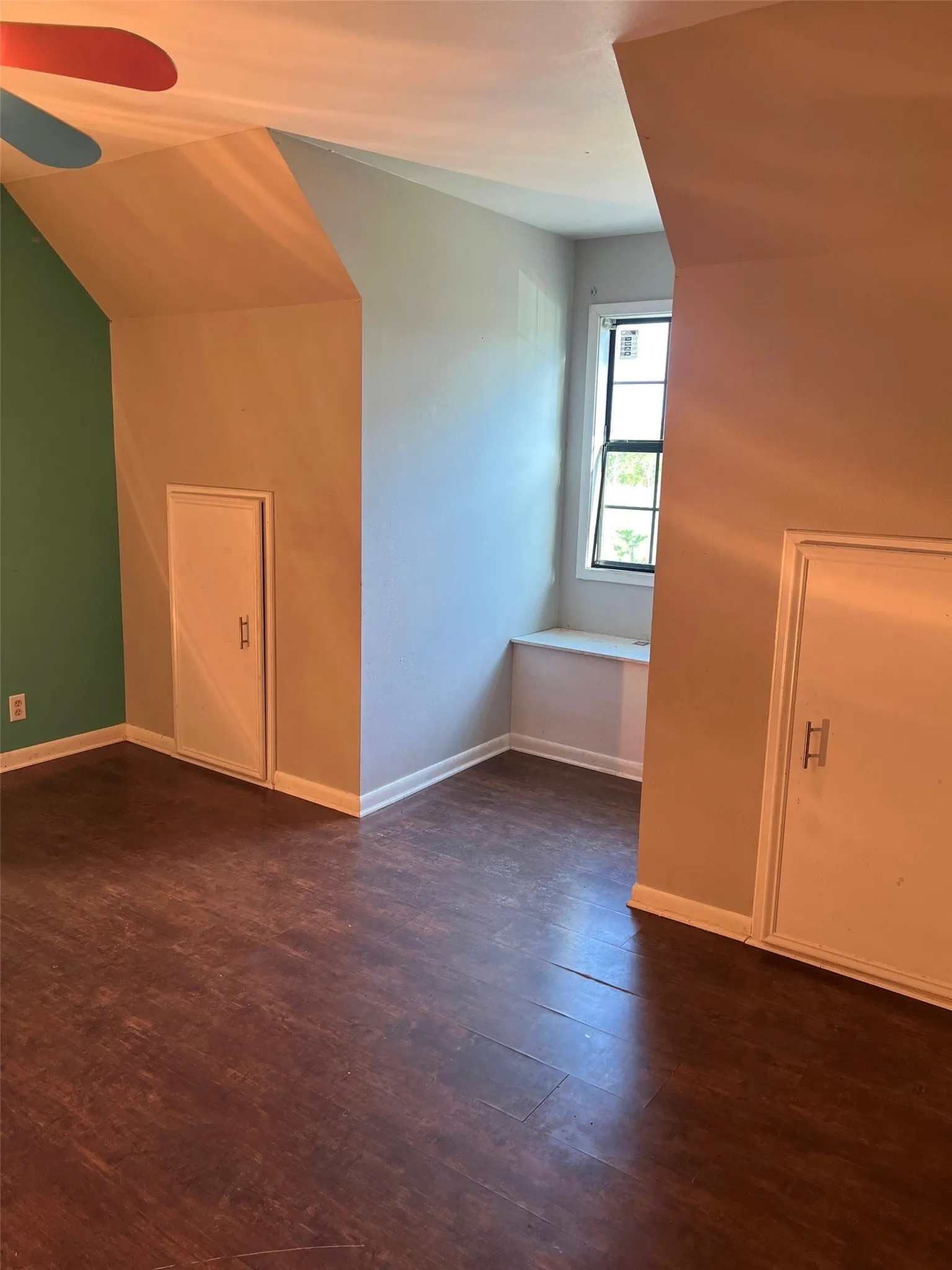 Single Family Residence For Sale in Henderson County , 22577 Lime Street, Frankston, Texas 75763, 3 Bedroom, 3 Bathroom, 3 Garage spaces, 2,417 Sqft, built in 1990, Preowned, mls#21232837, Real Estate Agent in Frankston, Homes For Sale in Henderson county, Homes For Sale in Frankston, Realtor in Frankston Texas, Real Estate Brokerage Independent Realty Texas, Luminita Cordes Realtor