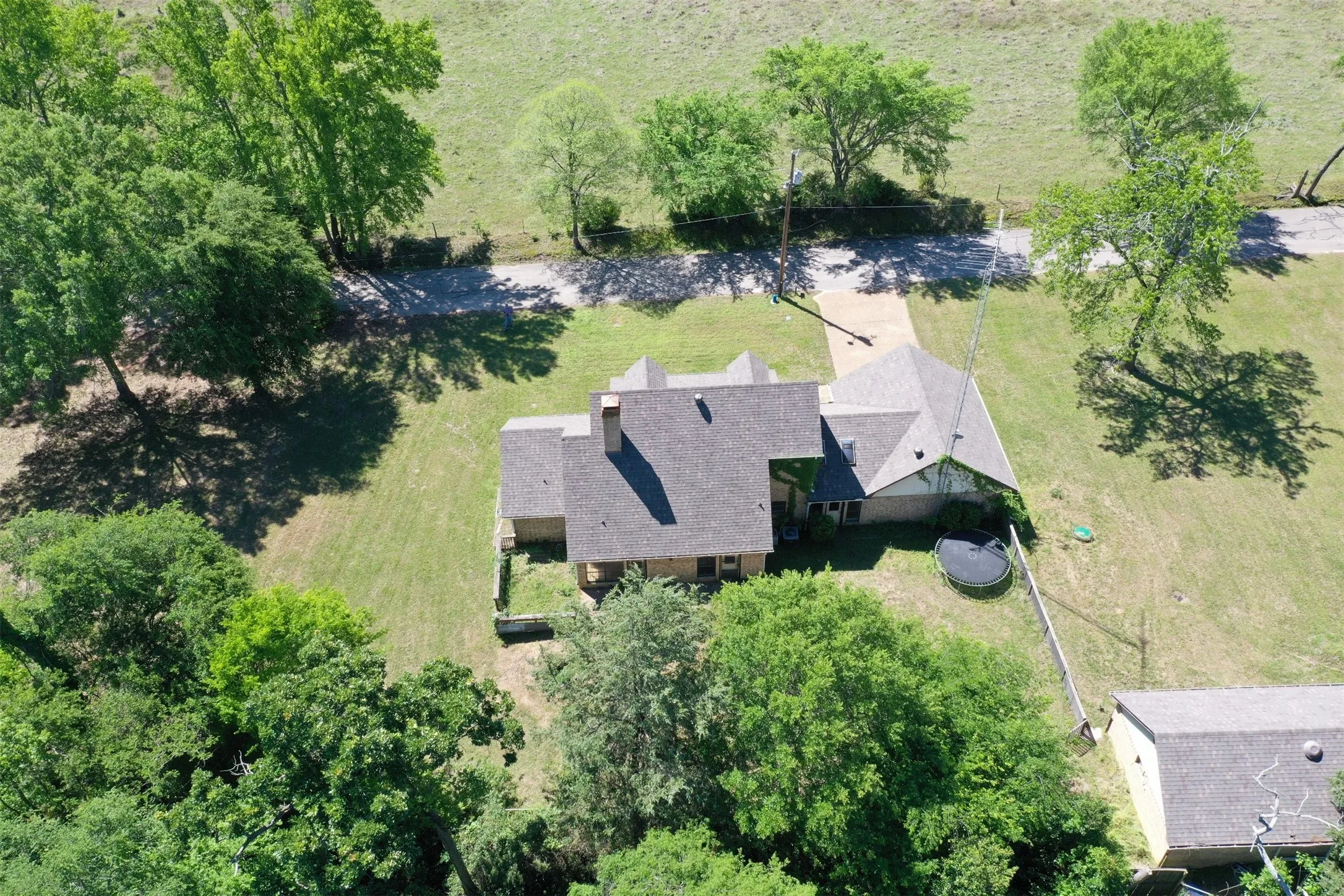 Single Family Residence For Sale in Henderson County , 22577 Lime Street, Frankston, Texas 75763, 3 Bedroom, 3 Bathroom, 3 Garage spaces, 2,417 Sqft, built in 1990, Preowned, mls#21232837, Real Estate Agent in Frankston, Homes For Sale in Henderson county, Homes For Sale in Frankston, Realtor in Frankston Texas, Real Estate Brokerage Independent Realty Texas, Luminita Cordes Realtor