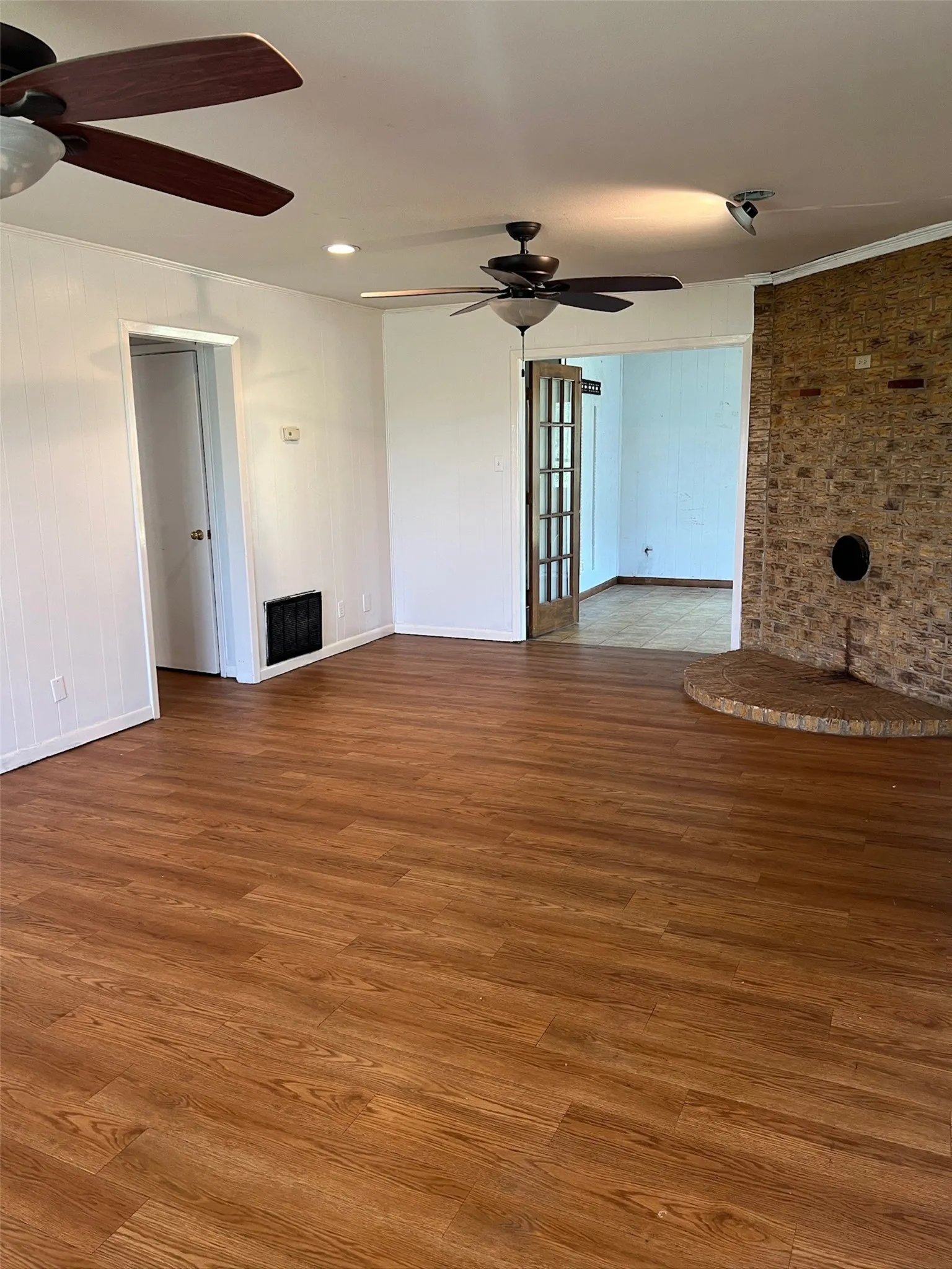 Single Family Residence For Sale in Henderson County , 22577 Lime Street, Frankston, Texas 75763, 3 Bedroom, 3 Bathroom, 3 Garage spaces, 2,417 Sqft, built in 1990, Preowned, mls#21232837, Real Estate Agent in Frankston, Homes For Sale in Henderson county, Homes For Sale in Frankston, Realtor in Frankston Texas, Real Estate Brokerage Independent Realty Texas, Luminita Cordes Realtor