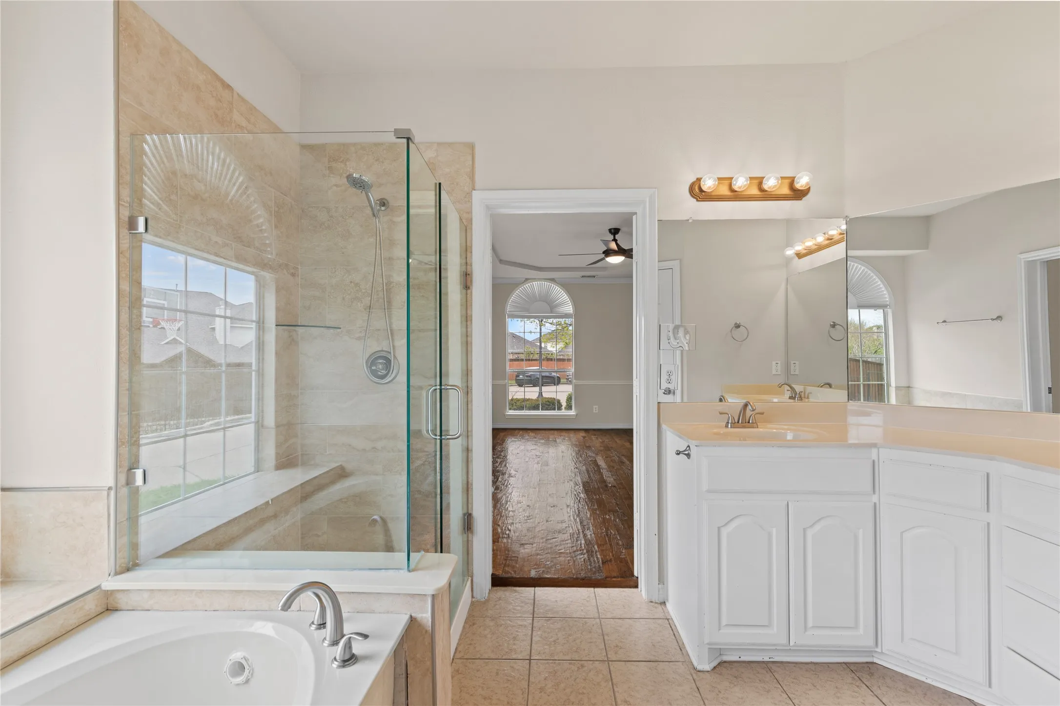 Single Family Residence For Sale in Collin County , 613 Windward Drive, Murphy, Texas 75094, 5 Bedroom, 3 Bathroom, 3 Garage spaces, 3,381 Sqft, built in 2008, Preowned, mls#21230261, Real Estate Agent in Murphy, Homes For Sale in Collin county, Homes For Sale in Murphy, Realtor in Murphy Texas, Real Estate Brokerage Independent Realty Texas, Luminita Cordes Realtor