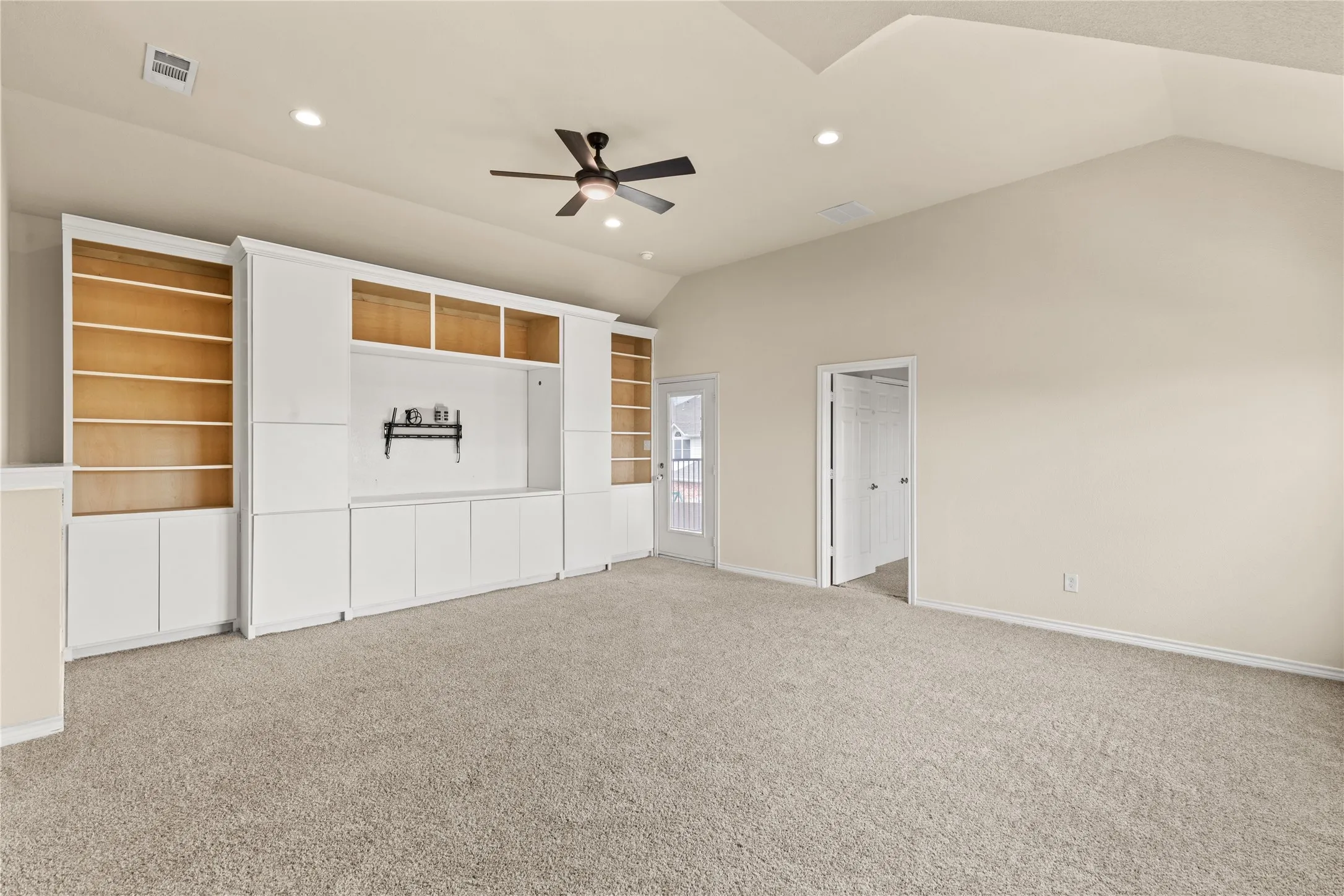 Single Family Residence For Sale in Collin County , 613 Windward Drive, Murphy, Texas 75094, 5 Bedroom, 3 Bathroom, 3 Garage spaces, 3,381 Sqft, built in 2008, Preowned, mls#21230261, Real Estate Agent in Murphy, Homes For Sale in Collin county, Homes For Sale in Murphy, Realtor in Murphy Texas, Real Estate Brokerage Independent Realty Texas, Luminita Cordes Realtor