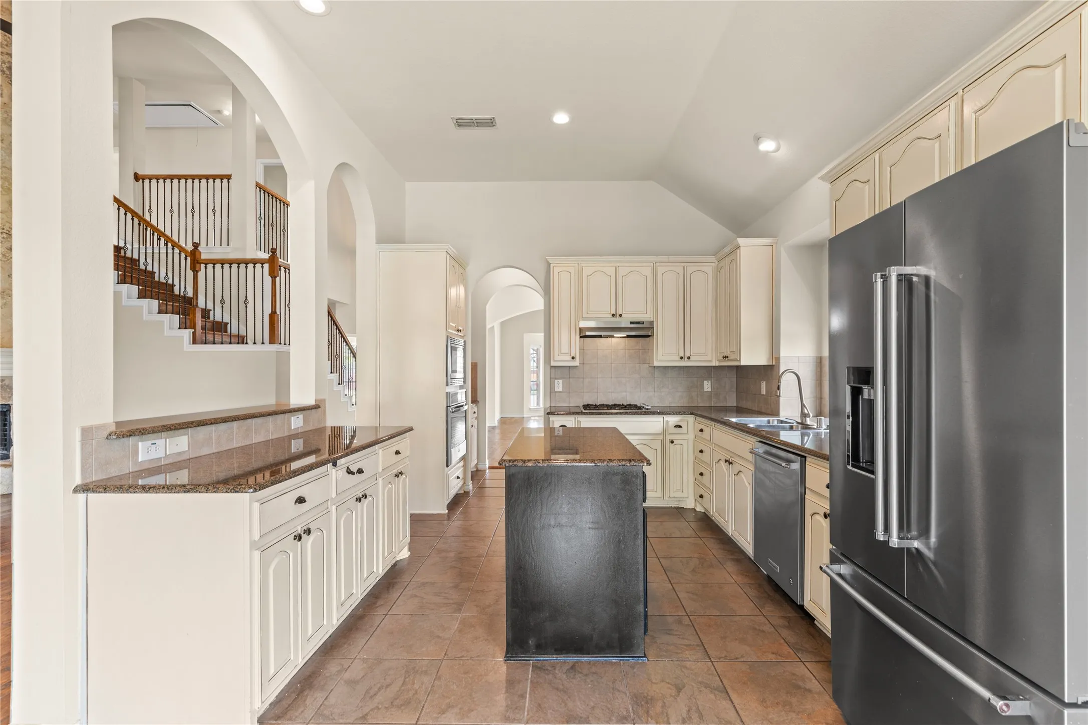 Single Family Residence For Sale in Collin County , 613 Windward Drive, Murphy, Texas 75094, 5 Bedroom, 3 Bathroom, 3 Garage spaces, 3,381 Sqft, built in 2008, Preowned, mls#21230261, Real Estate Agent in Murphy, Homes For Sale in Collin county, Homes For Sale in Murphy, Realtor in Murphy Texas, Real Estate Brokerage Independent Realty Texas, Luminita Cordes Realtor
