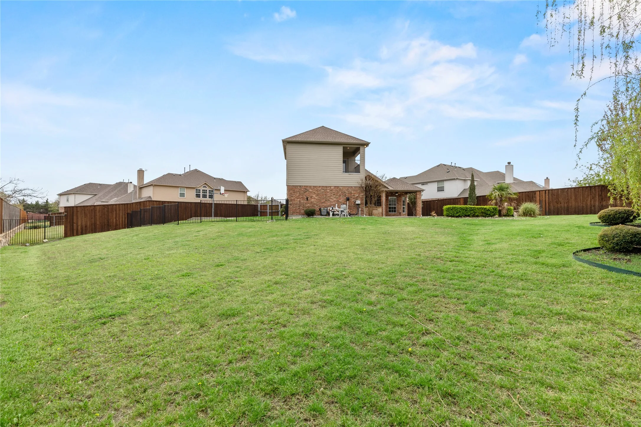 Single Family Residence For Sale in Collin County , 613 Windward Drive, Murphy, Texas 75094, 5 Bedroom, 3 Bathroom, 3 Garage spaces, 3,381 Sqft, built in 2008, Preowned, mls#21230261, Real Estate Agent in Murphy, Homes For Sale in Collin county, Homes For Sale in Murphy, Realtor in Murphy Texas, Real Estate Brokerage Independent Realty Texas, Luminita Cordes Realtor