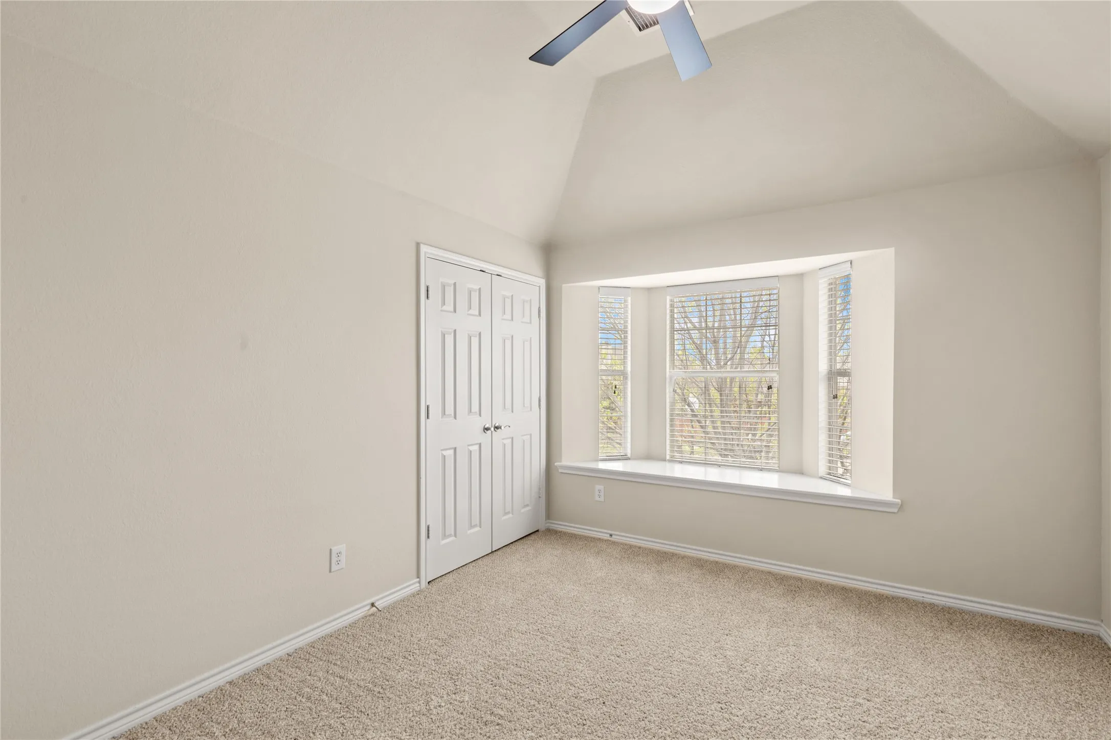 Single Family Residence For Sale in Collin County , 613 Windward Drive, Murphy, Texas 75094, 5 Bedroom, 3 Bathroom, 3 Garage spaces, 3,381 Sqft, built in 2008, Preowned, mls#21230261, Real Estate Agent in Murphy, Homes For Sale in Collin county, Homes For Sale in Murphy, Realtor in Murphy Texas, Real Estate Brokerage Independent Realty Texas, Luminita Cordes Realtor