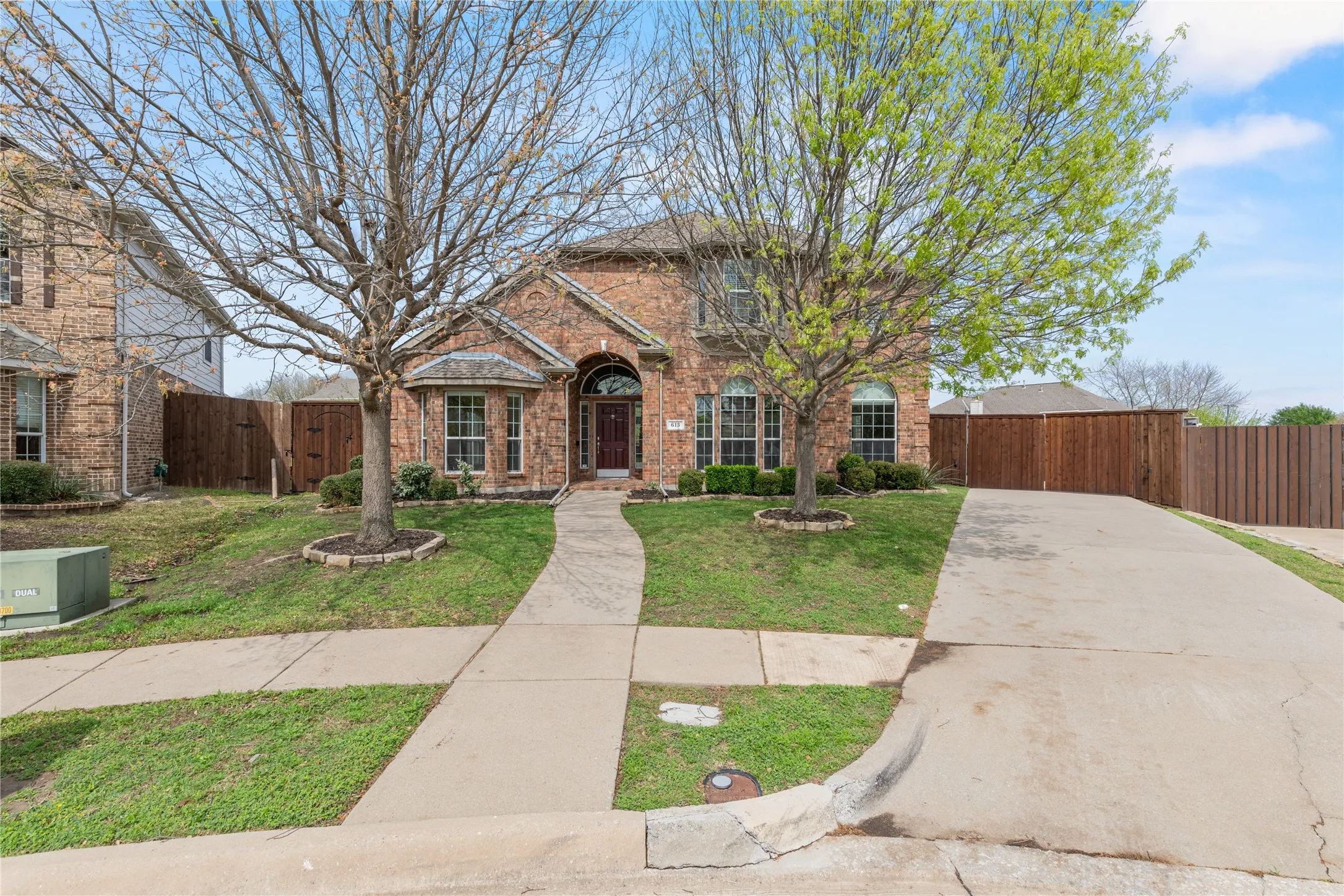 Single Family Residence For Sale in Collin County , 613 Windward Drive, Murphy, Texas 75094, 5 Bedroom, 3 Bathroom, 3 Garage spaces, 3,381 Sqft, built in 2008, Preowned, mls#21230261, Real Estate Agent in Murphy, Homes For Sale in Collin county, Homes For Sale in Murphy, Realtor in Murphy Texas, Real Estate Brokerage Independent Realty Texas, Luminita Cordes Realtor