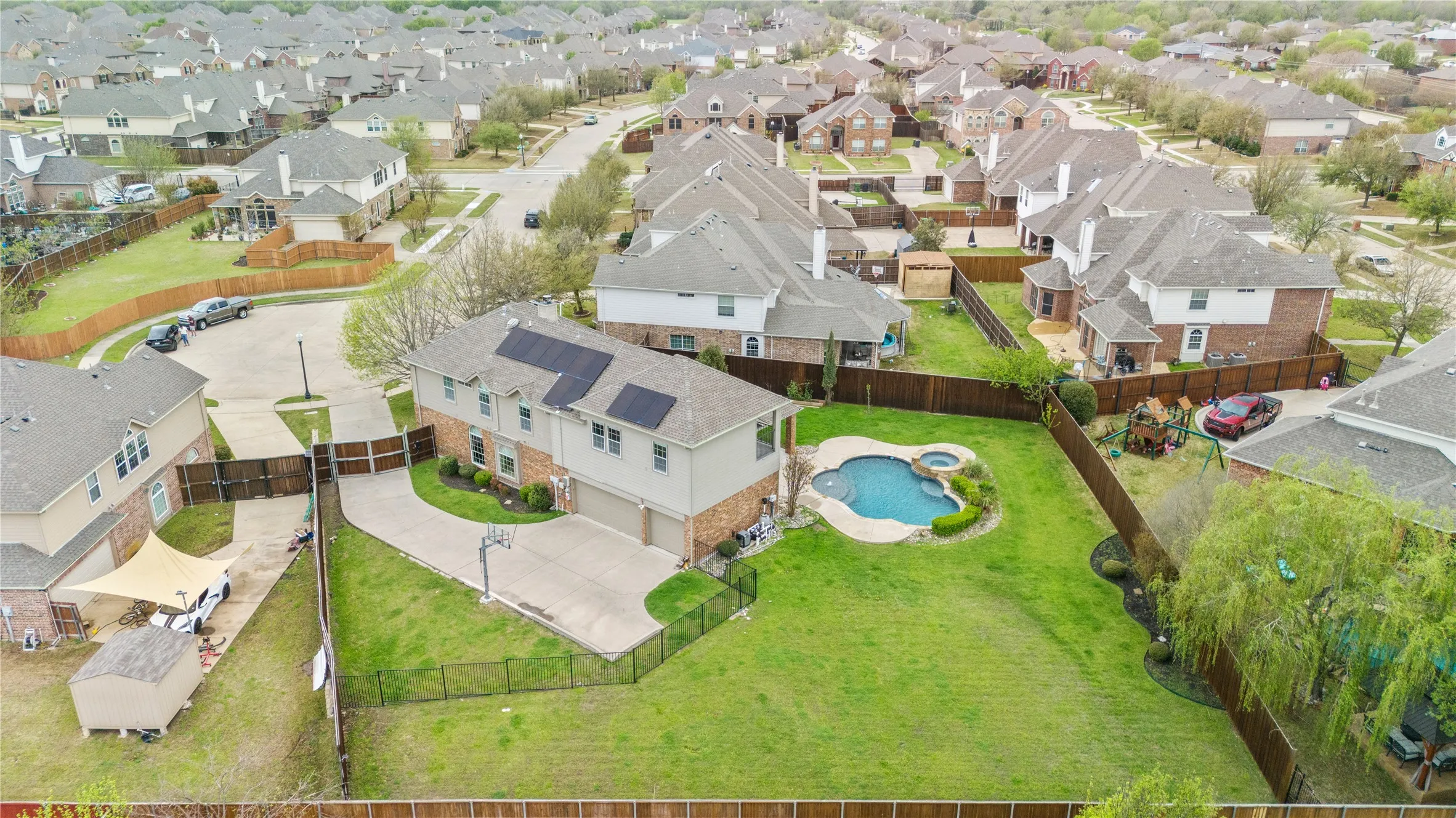 Single Family Residence For Sale in Collin County , 613 Windward Drive, Murphy, Texas 75094, 5 Bedroom, 3 Bathroom, 3 Garage spaces, 3,381 Sqft, built in 2008, Preowned, mls#21230261, Real Estate Agent in Murphy, Homes For Sale in Collin county, Homes For Sale in Murphy, Realtor in Murphy Texas, Real Estate Brokerage Independent Realty Texas, Luminita Cordes Realtor