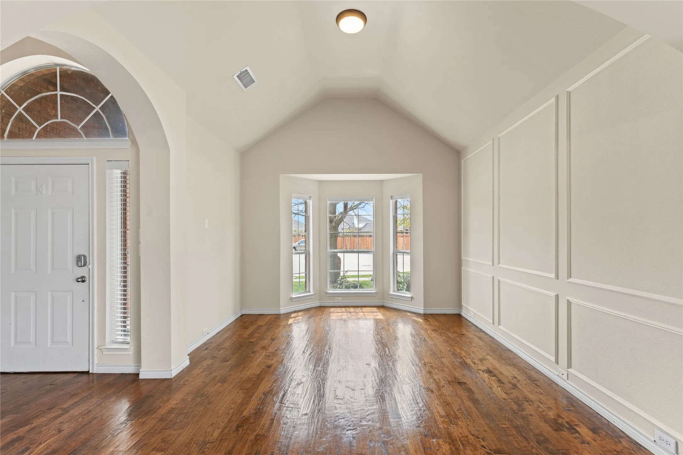 Single Family Residence For Sale in Collin County , 613 Windward Drive, Murphy, Texas 75094, 5 Bedroom, 3 Bathroom, 3 Garage spaces, 3,381 Sqft, built in 2008, Preowned, mls#21230261, Real Estate Agent in Murphy, Homes For Sale in Collin county, Homes For Sale in Murphy, Realtor in Murphy Texas, Real Estate Brokerage Independent Realty Texas, Luminita Cordes Realtor