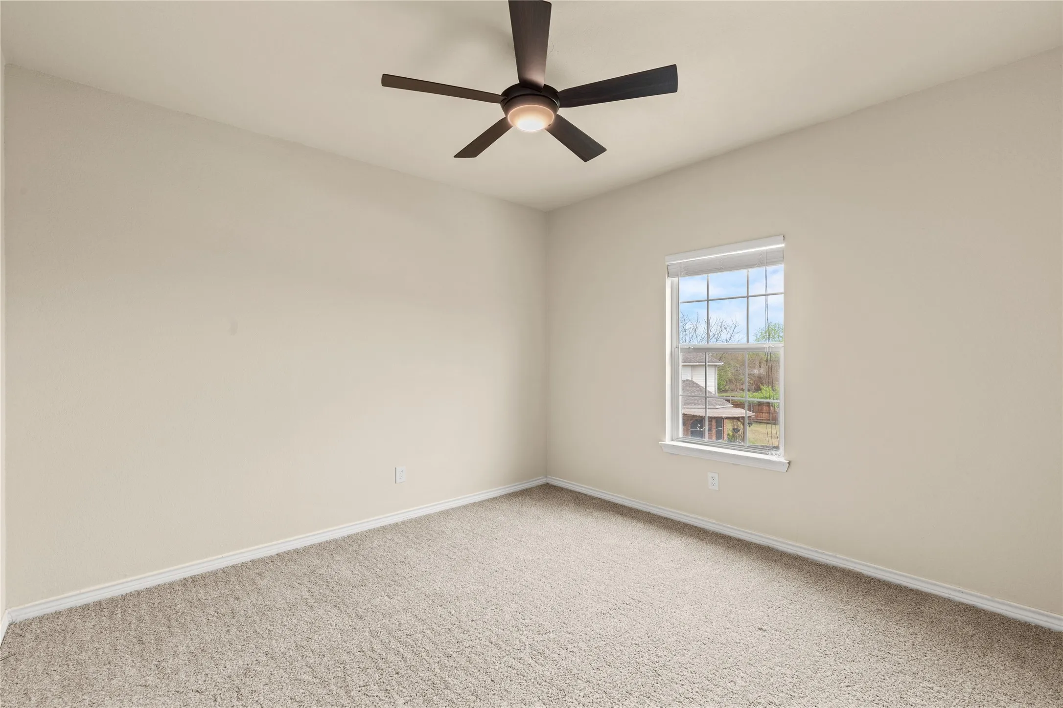 Single Family Residence For Sale in Collin County , 613 Windward Drive, Murphy, Texas 75094, 5 Bedroom, 3 Bathroom, 3 Garage spaces, 3,381 Sqft, built in 2008, Preowned, mls#21230261, Real Estate Agent in Murphy, Homes For Sale in Collin county, Homes For Sale in Murphy, Realtor in Murphy Texas, Real Estate Brokerage Independent Realty Texas, Luminita Cordes Realtor